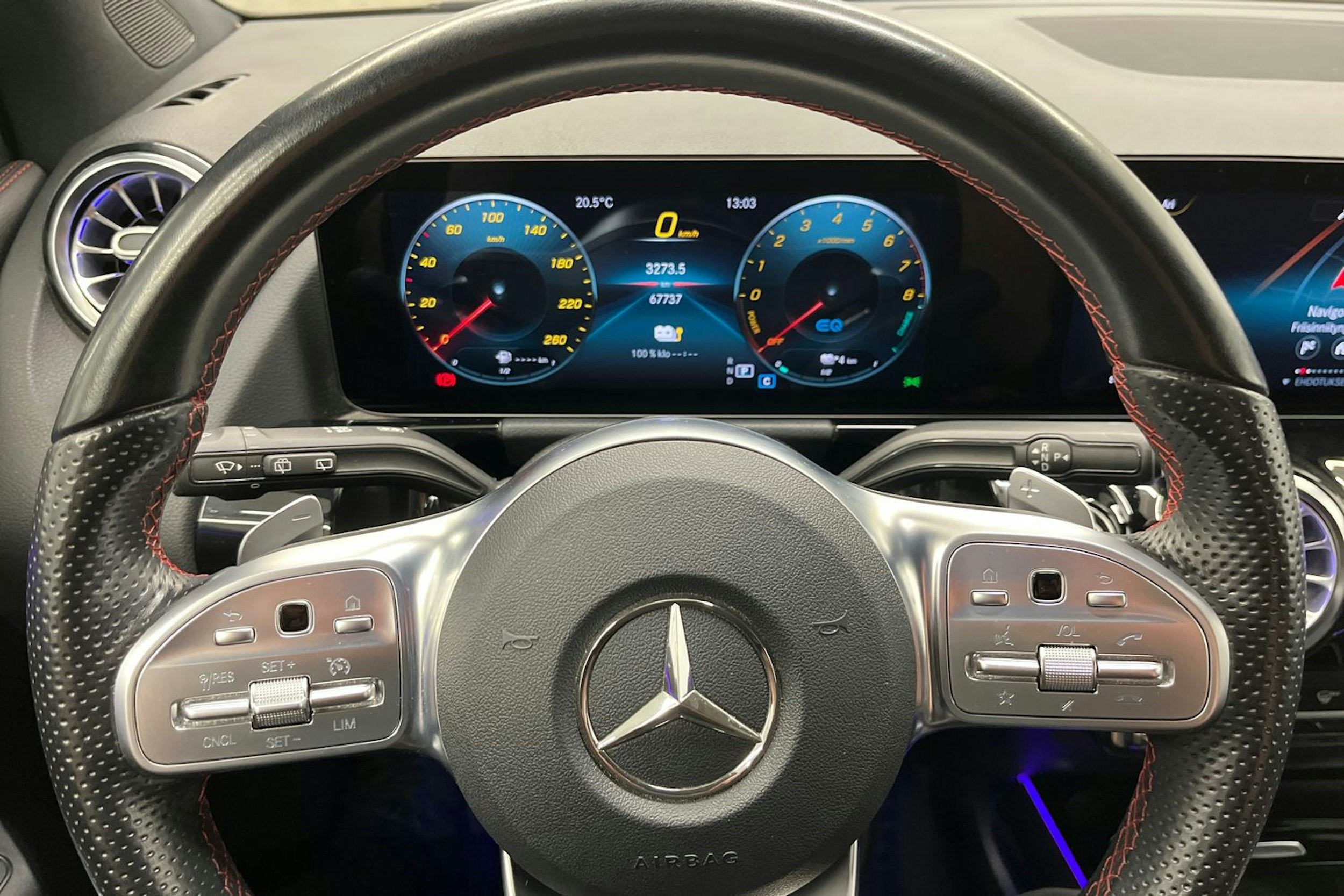 musta Mercedes-Benz GLA 2021 kuva 14.