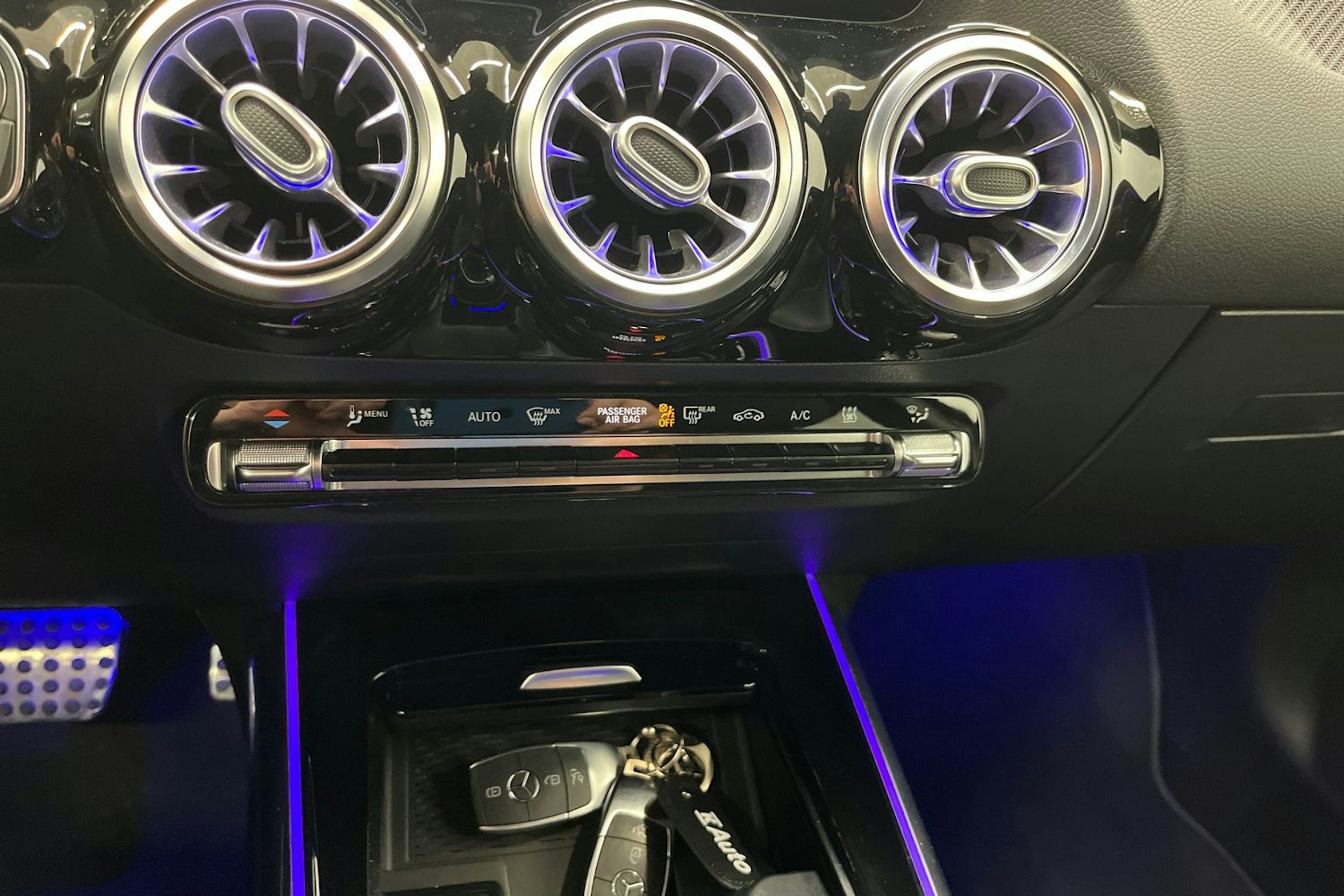 musta Mercedes-Benz GLA 2021 kuva 17.