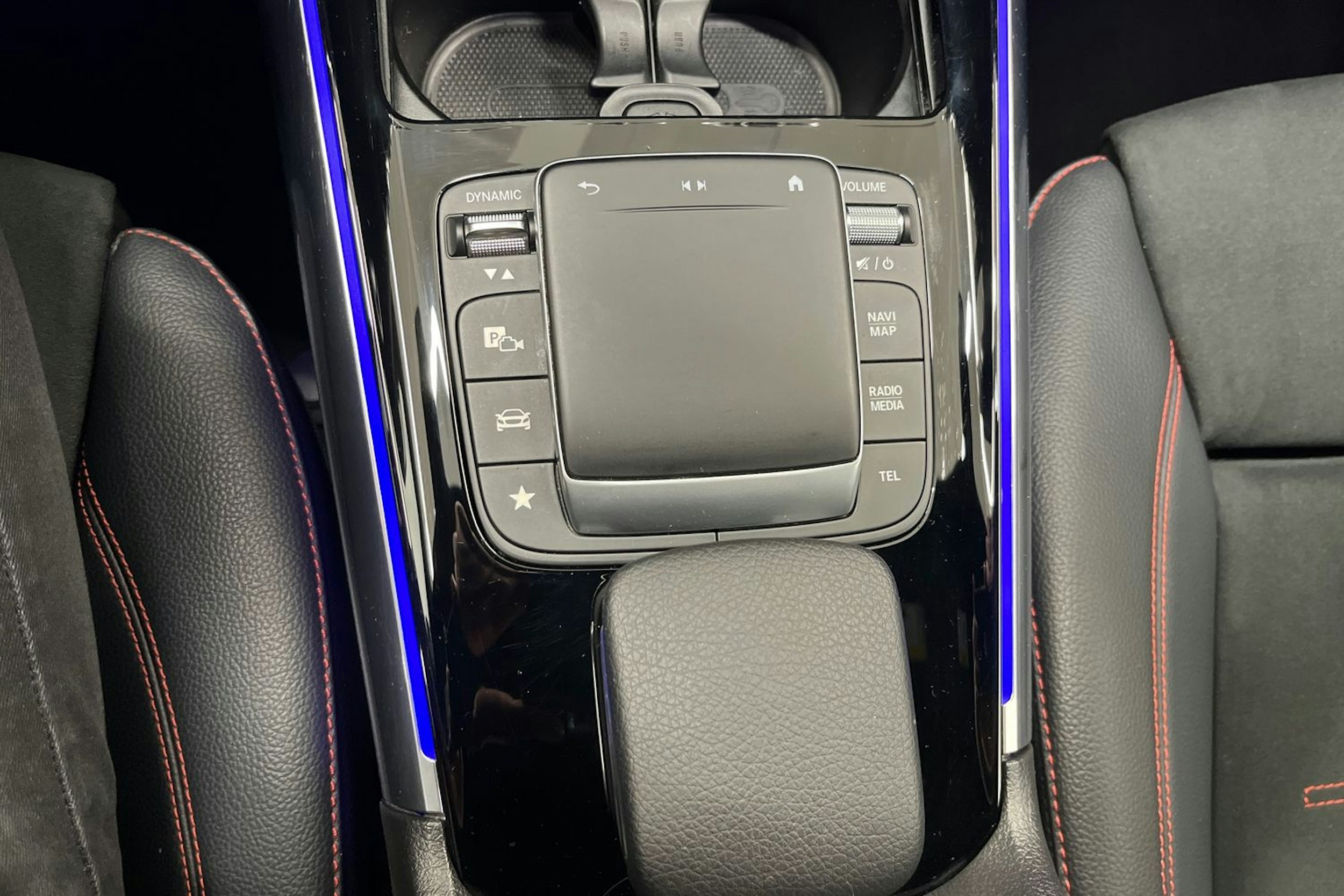 musta Mercedes-Benz GLA 2021 kuva 18.
