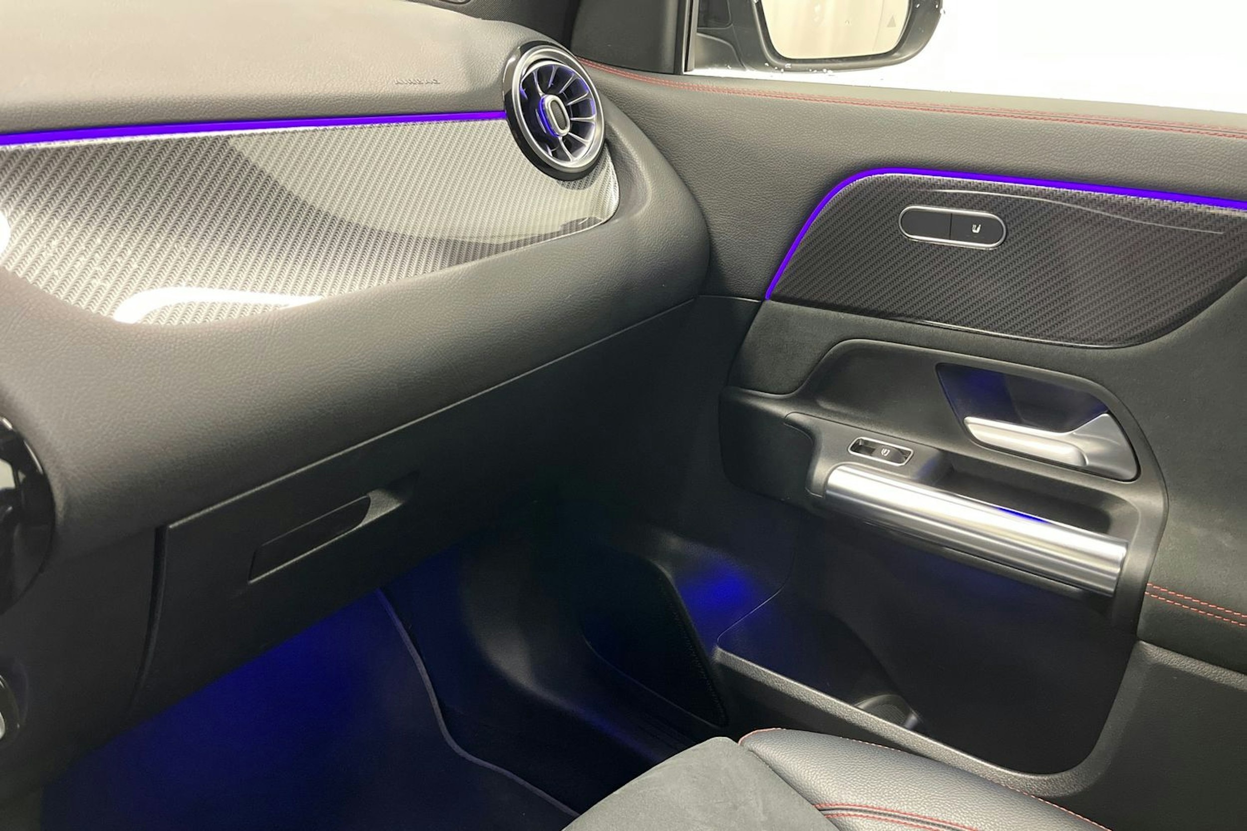 musta Mercedes-Benz GLA 2021 kuva 19.