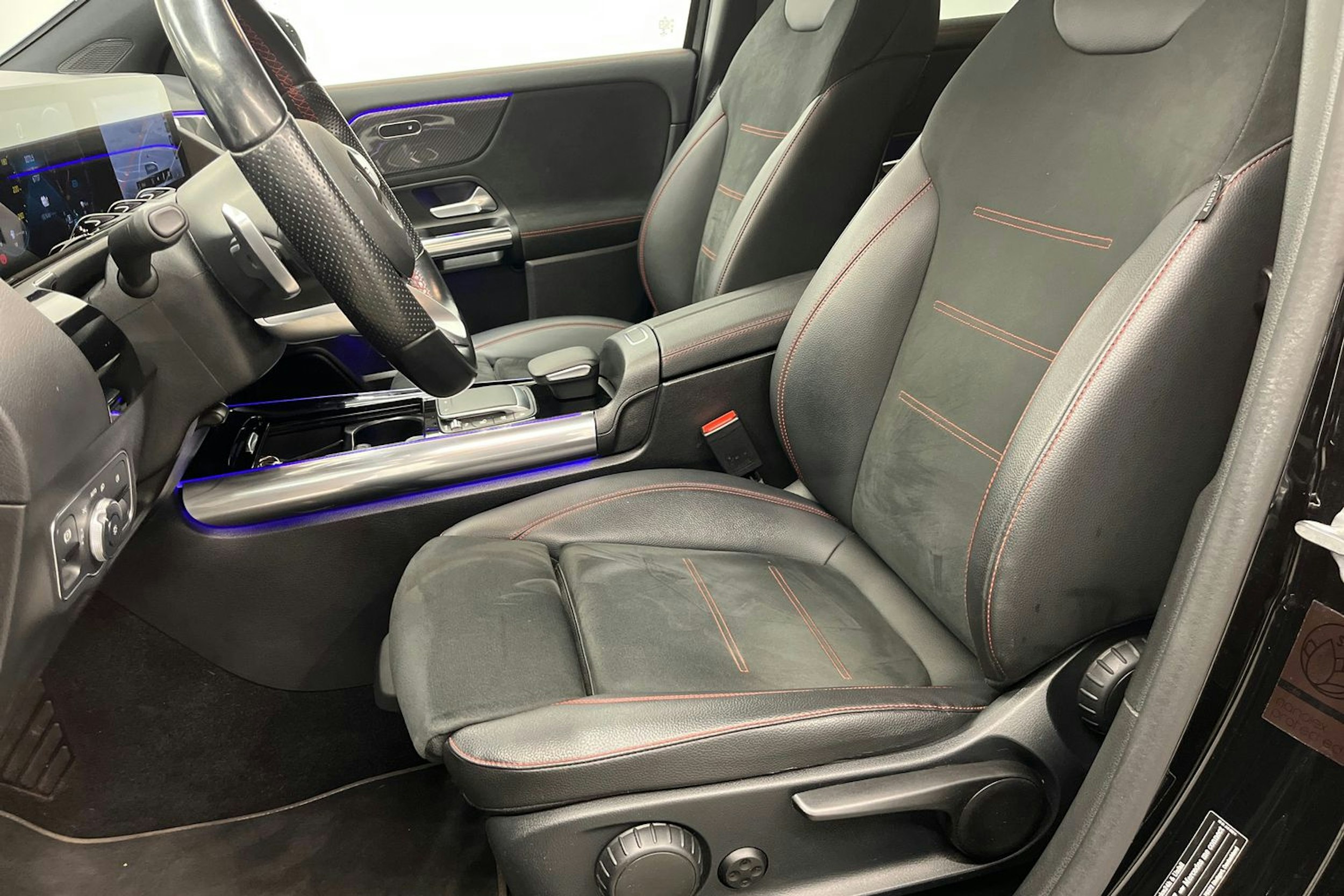 musta Mercedes-Benz GLA 2021 kuva 20.