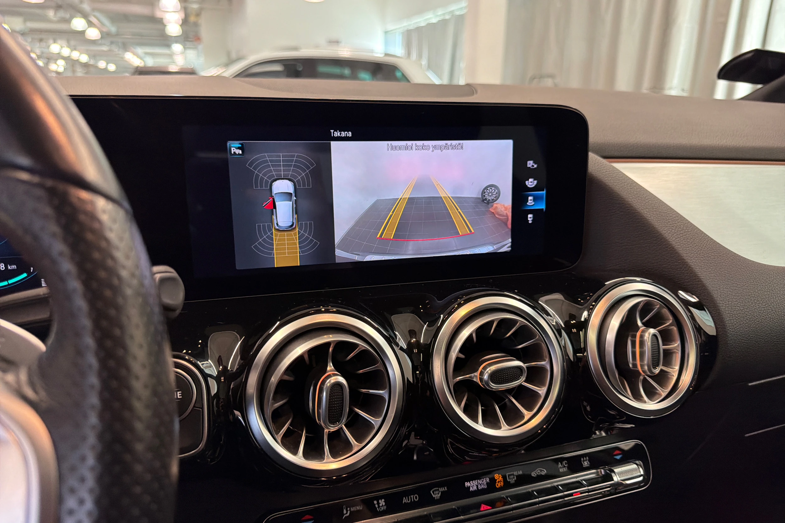 harmaa Mercedes-Benz GLA 2021 kuva 13.