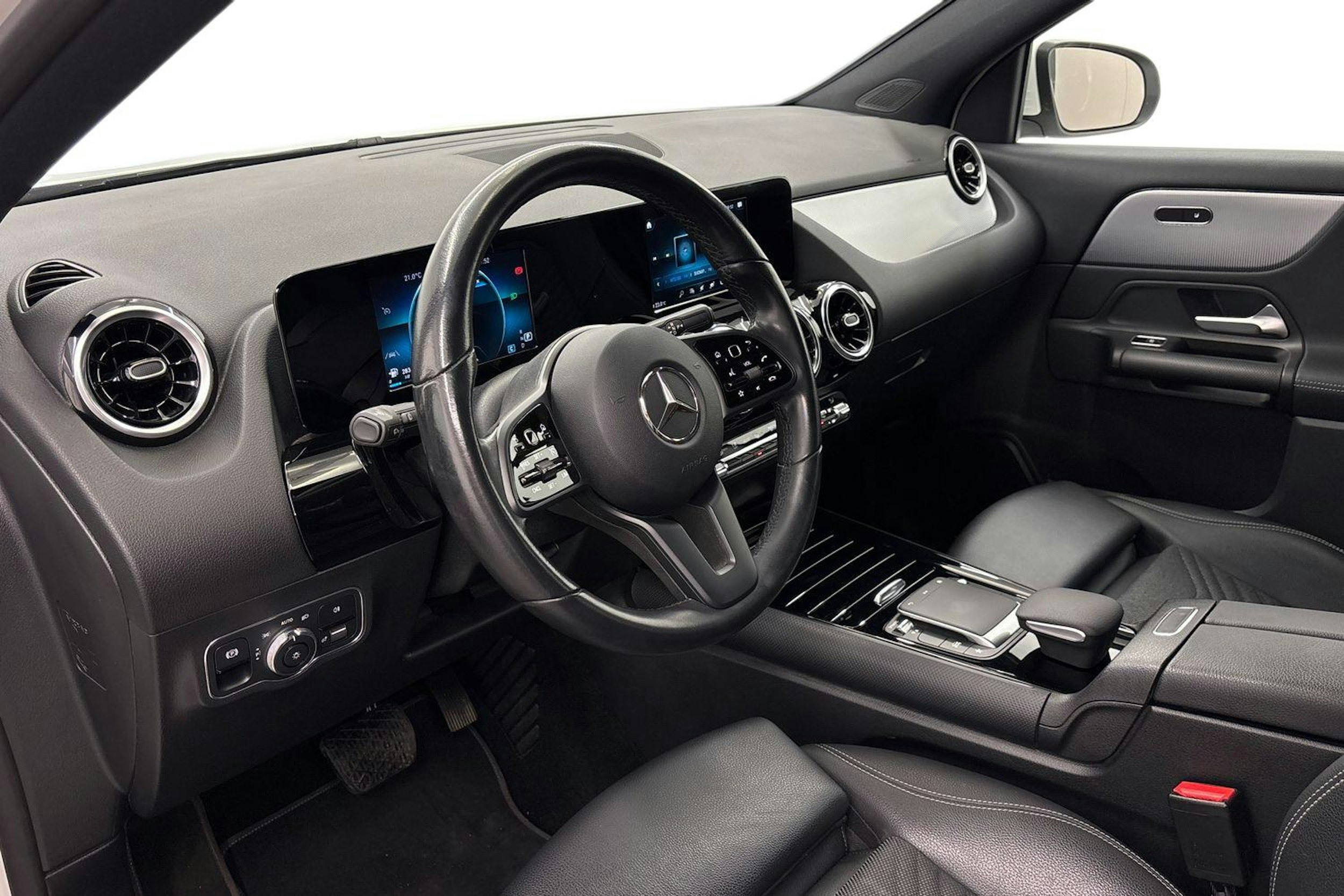 valkoinen Mercedes-Benz GLA 2021 kuva 7.