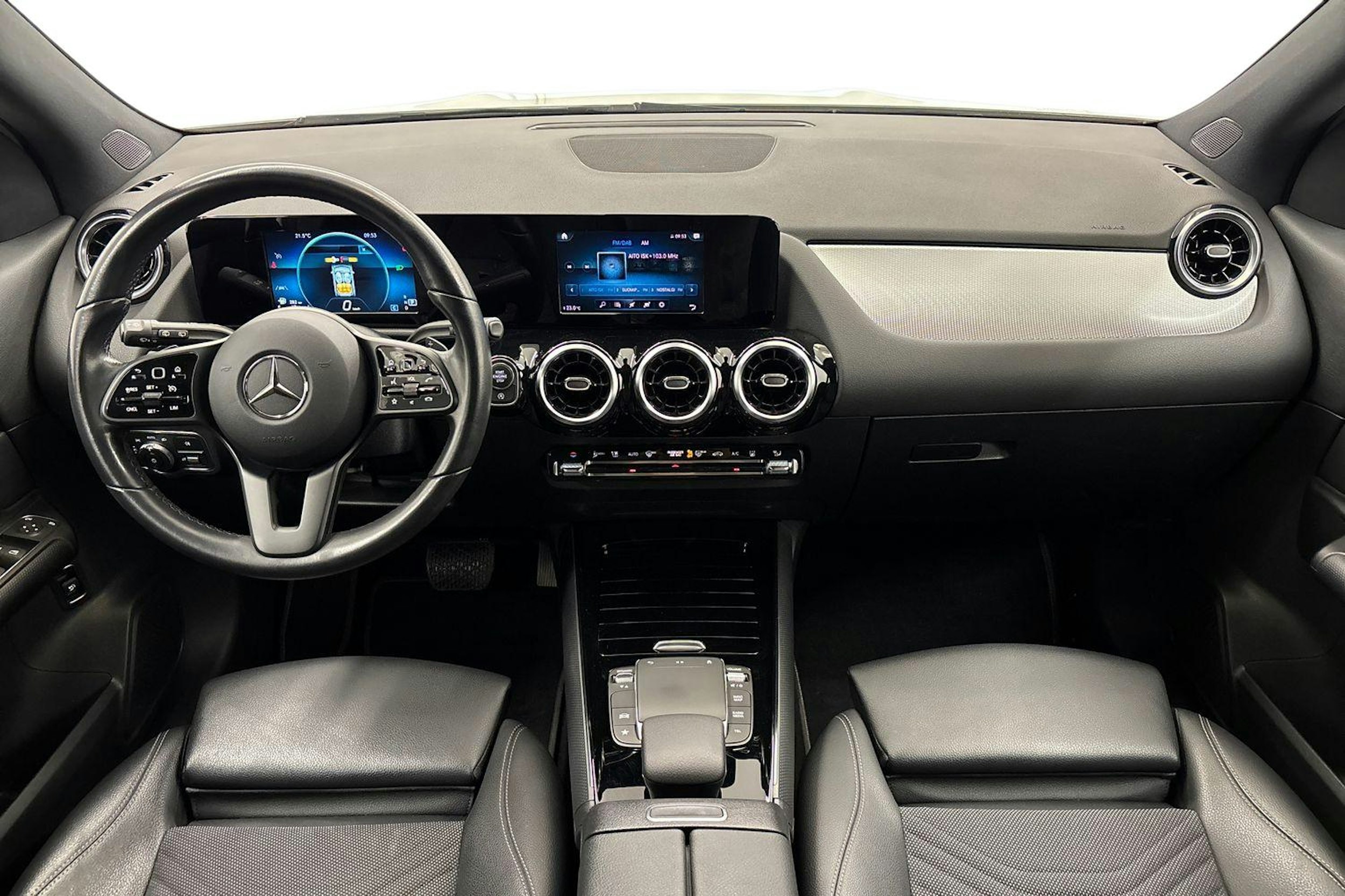 valkoinen Mercedes-Benz GLA 2021 kuva 9.