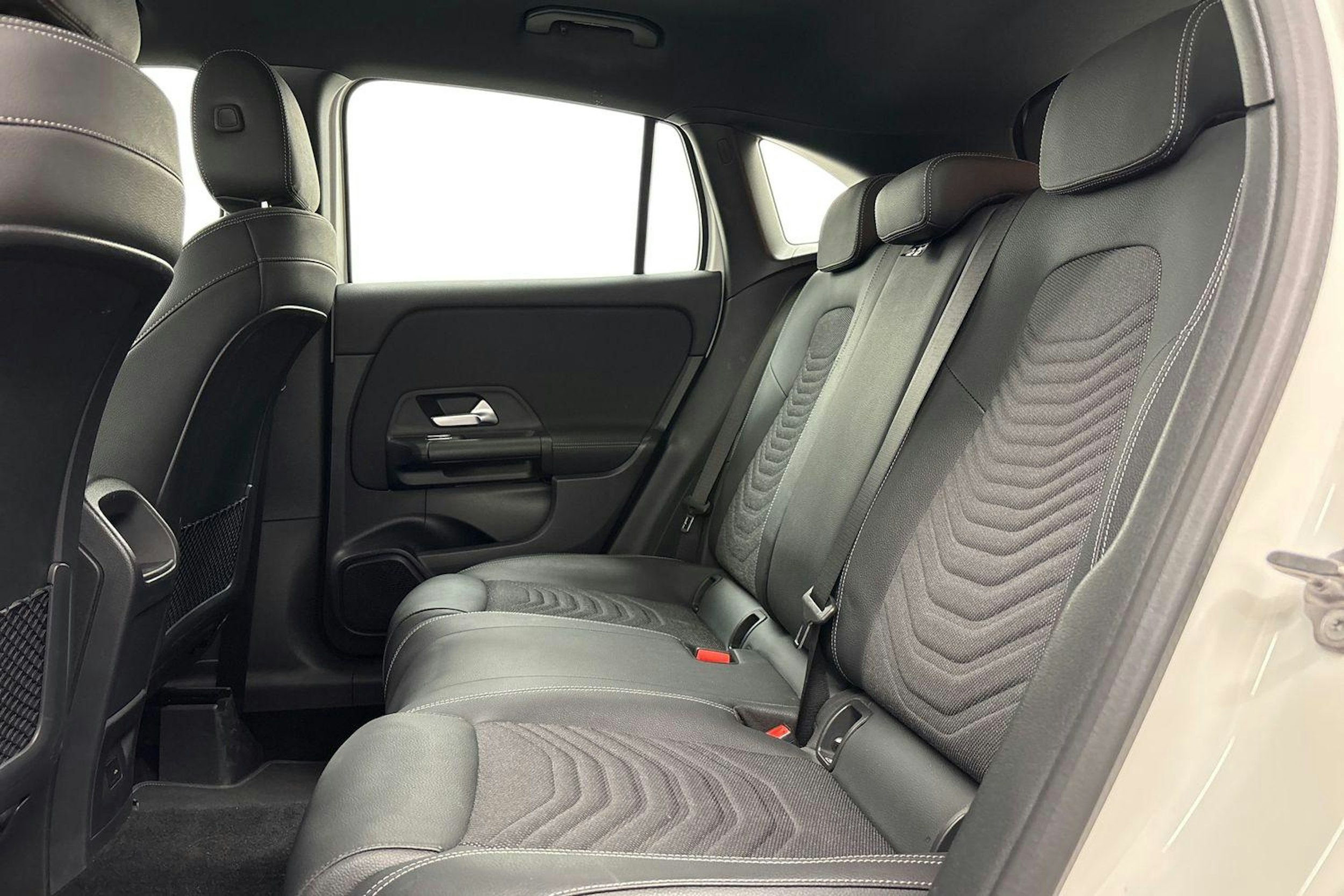 valkoinen Mercedes-Benz GLA 2021 kuva 10.