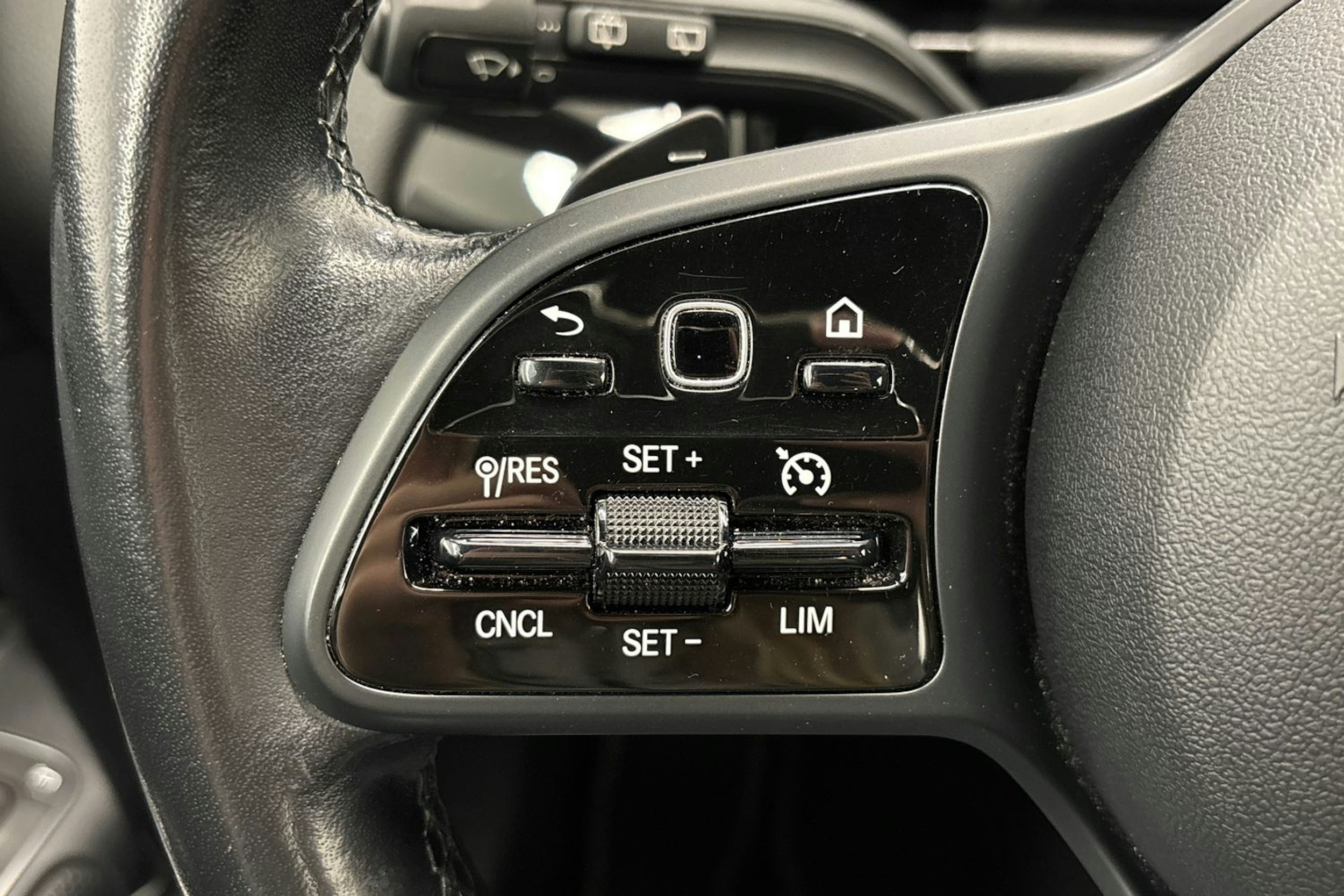 valkoinen Mercedes-Benz GLA 2021 kuva 16.