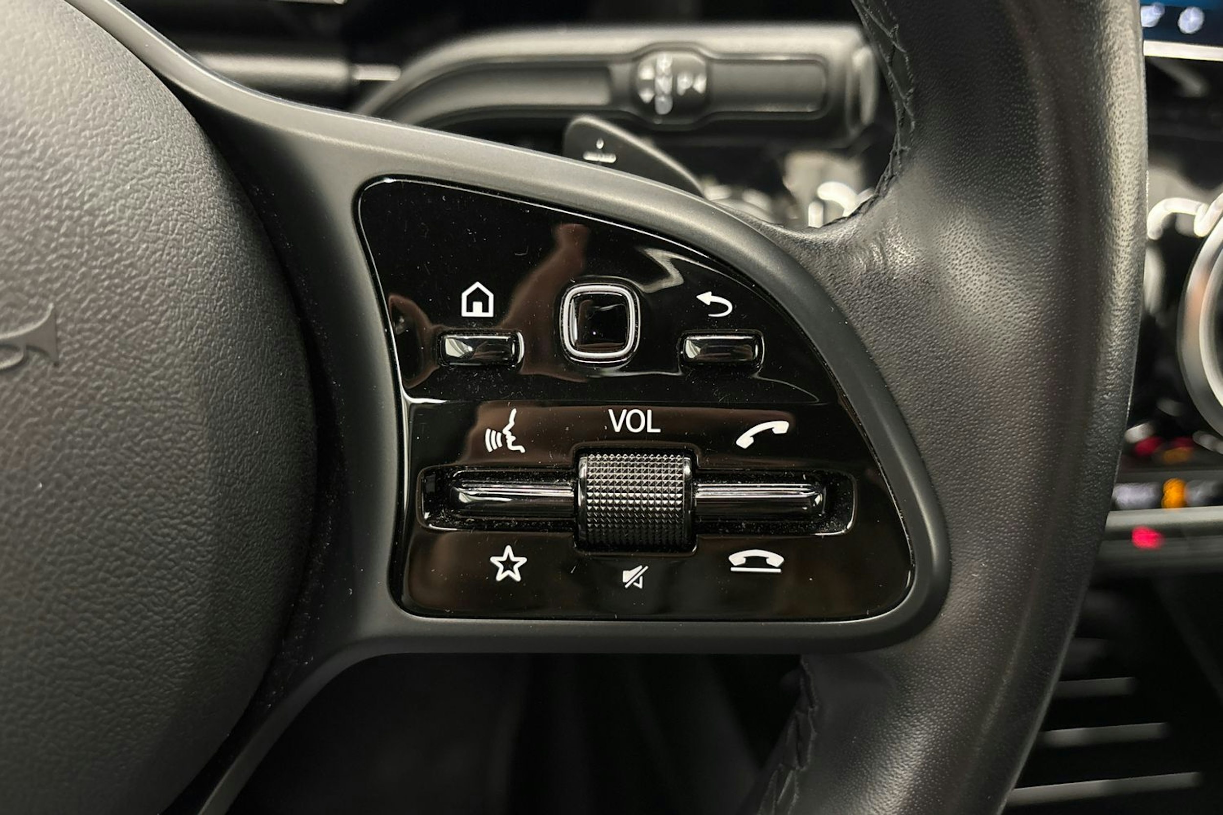 valkoinen Mercedes-Benz GLA 2021 kuva 17.