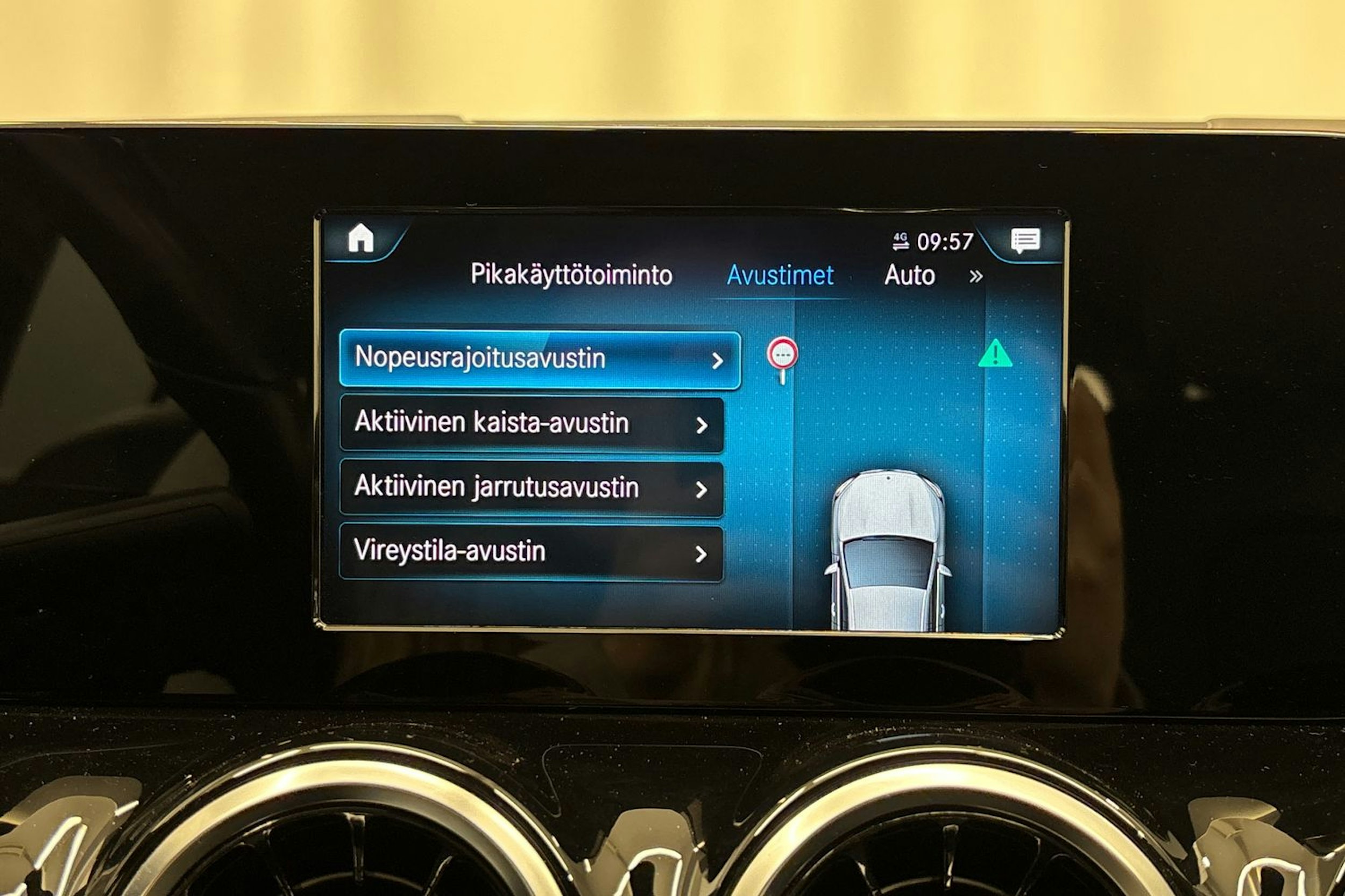 valkoinen Mercedes-Benz GLA 2021 kuva 20.