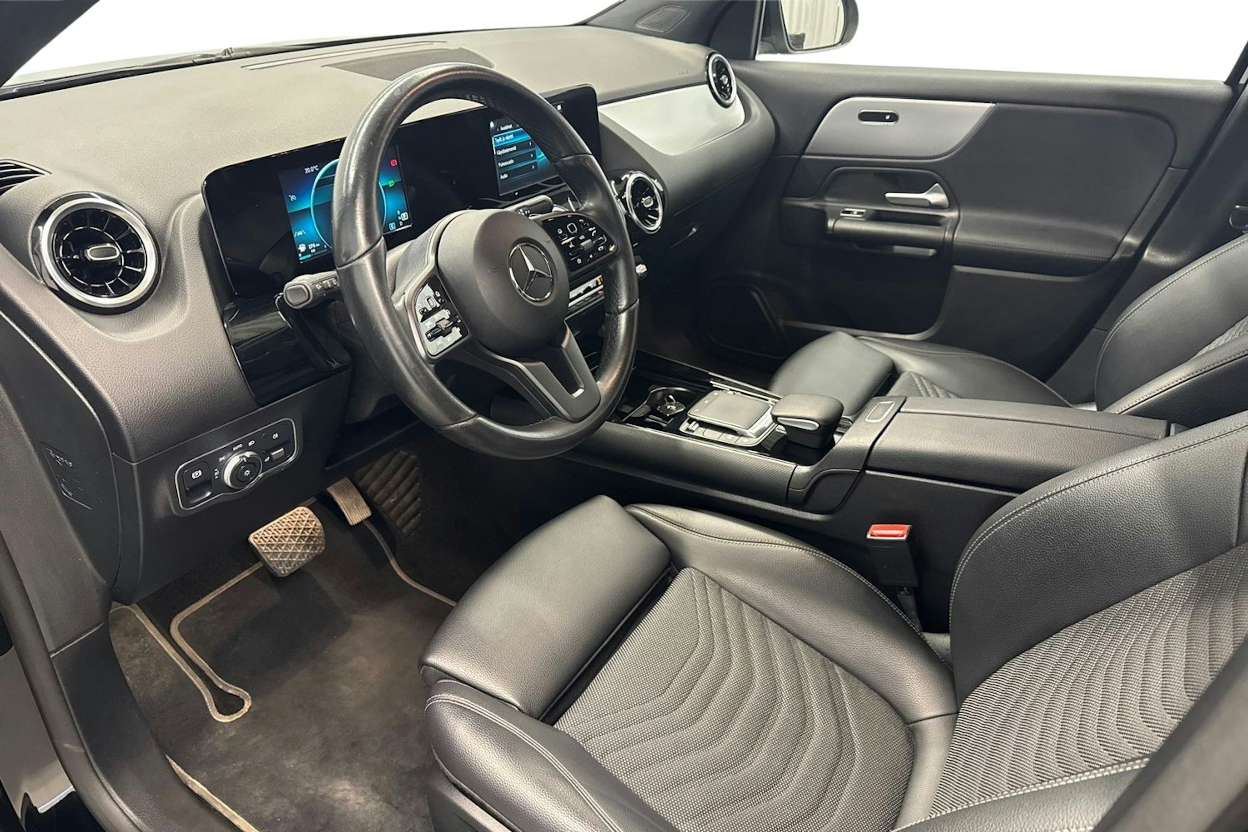 musta Mercedes-Benz GLA 2021 kuva 7.