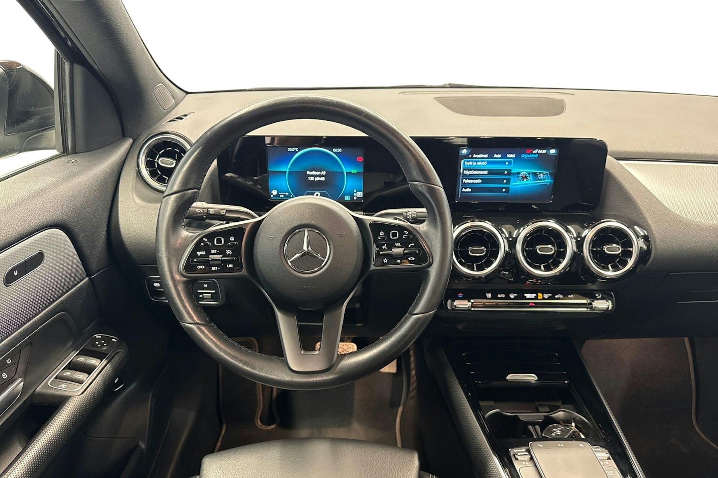 musta Mercedes-Benz GLA 2021 kuva 9.