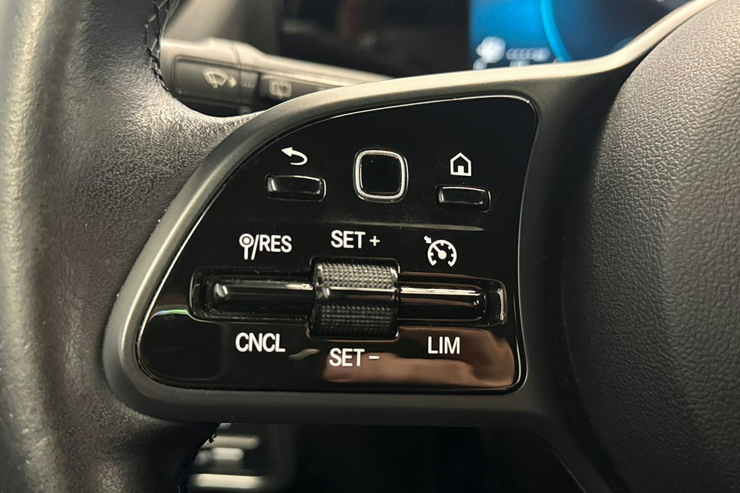 musta Mercedes-Benz GLA 2021 kuva 14.