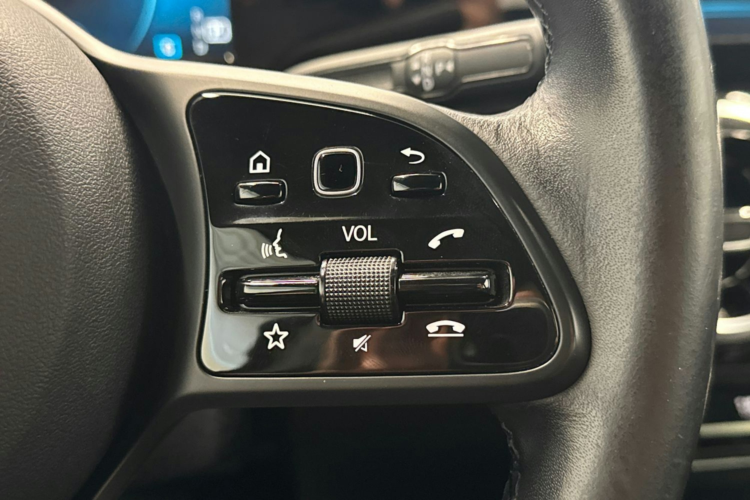 musta Mercedes-Benz GLA 2021 kuva 15.