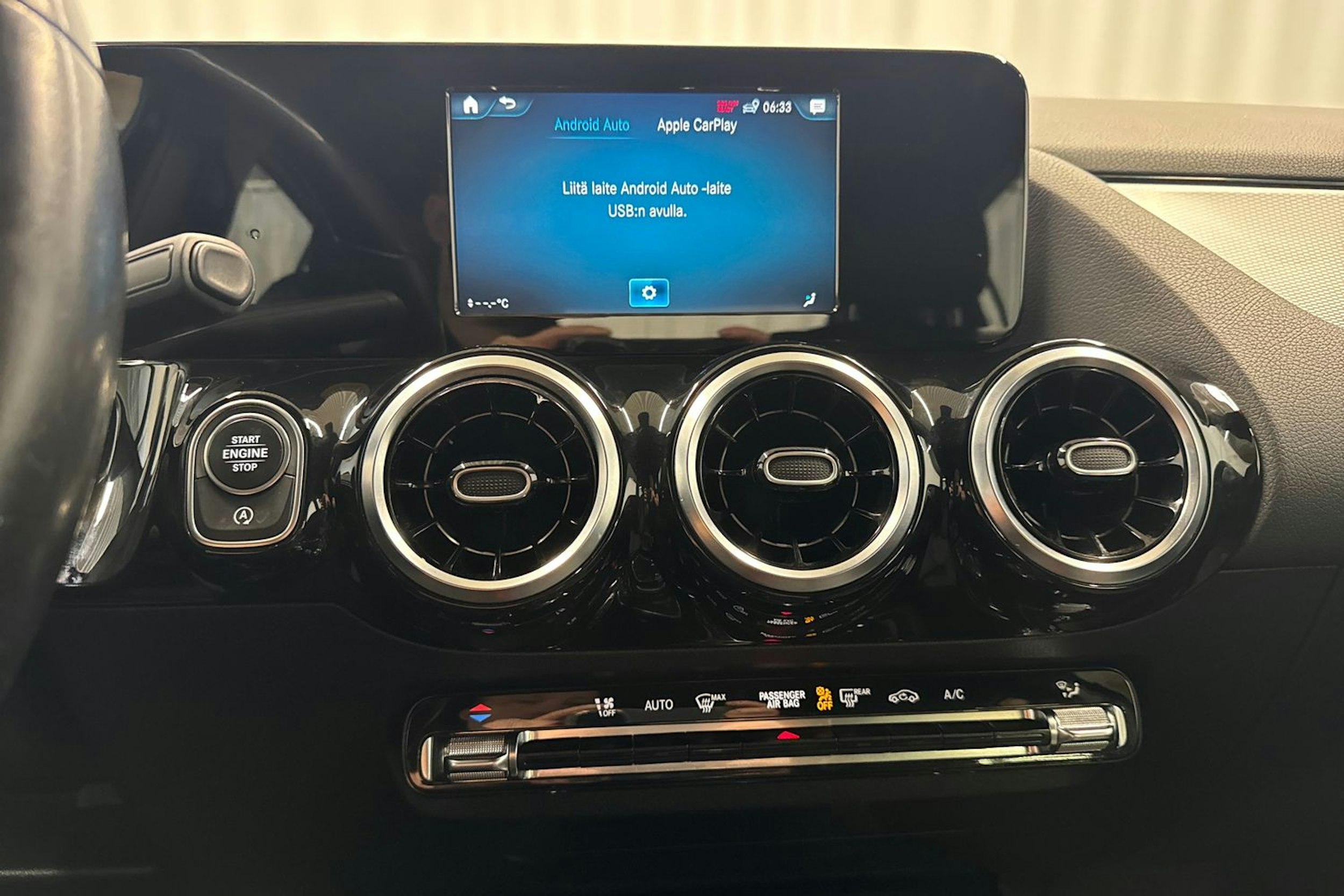 musta Mercedes-Benz GLA 2021 kuva 20.