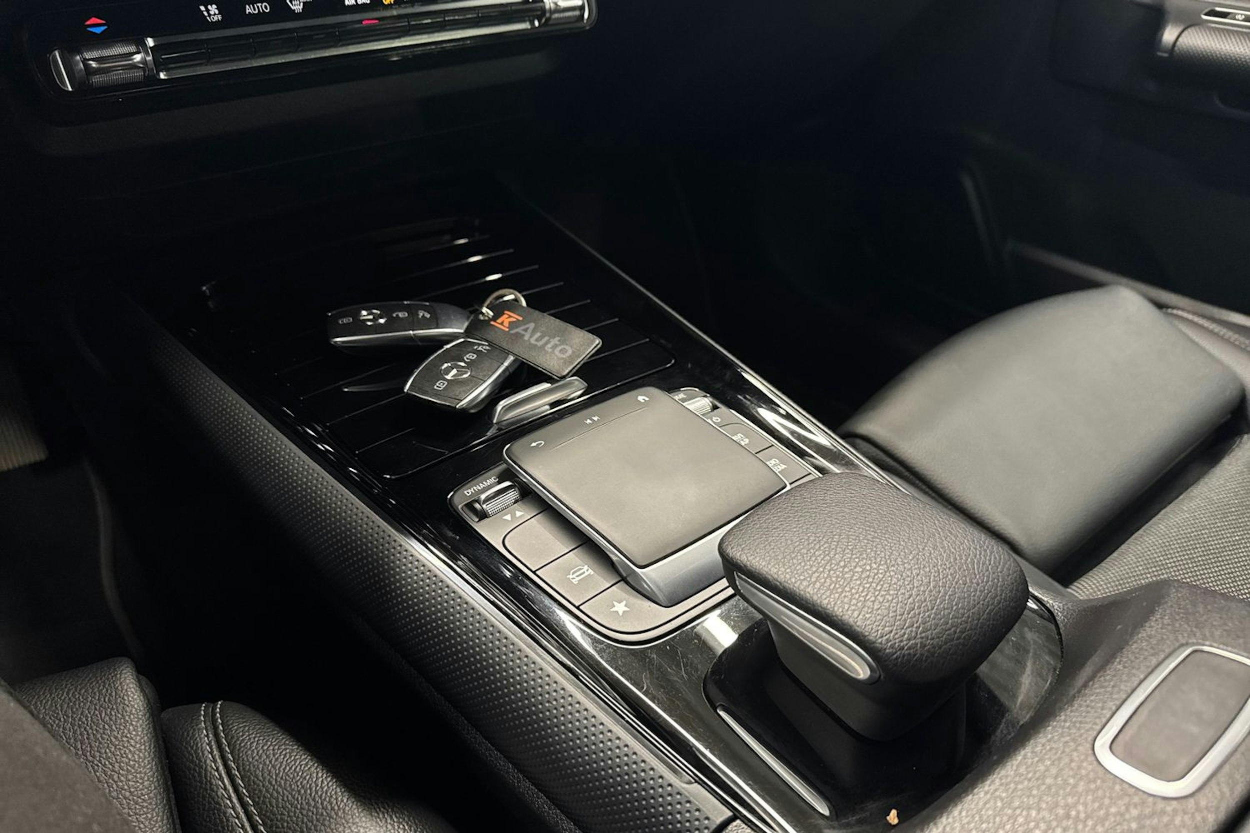 musta Mercedes-Benz GLA 2021 kuva 21.
