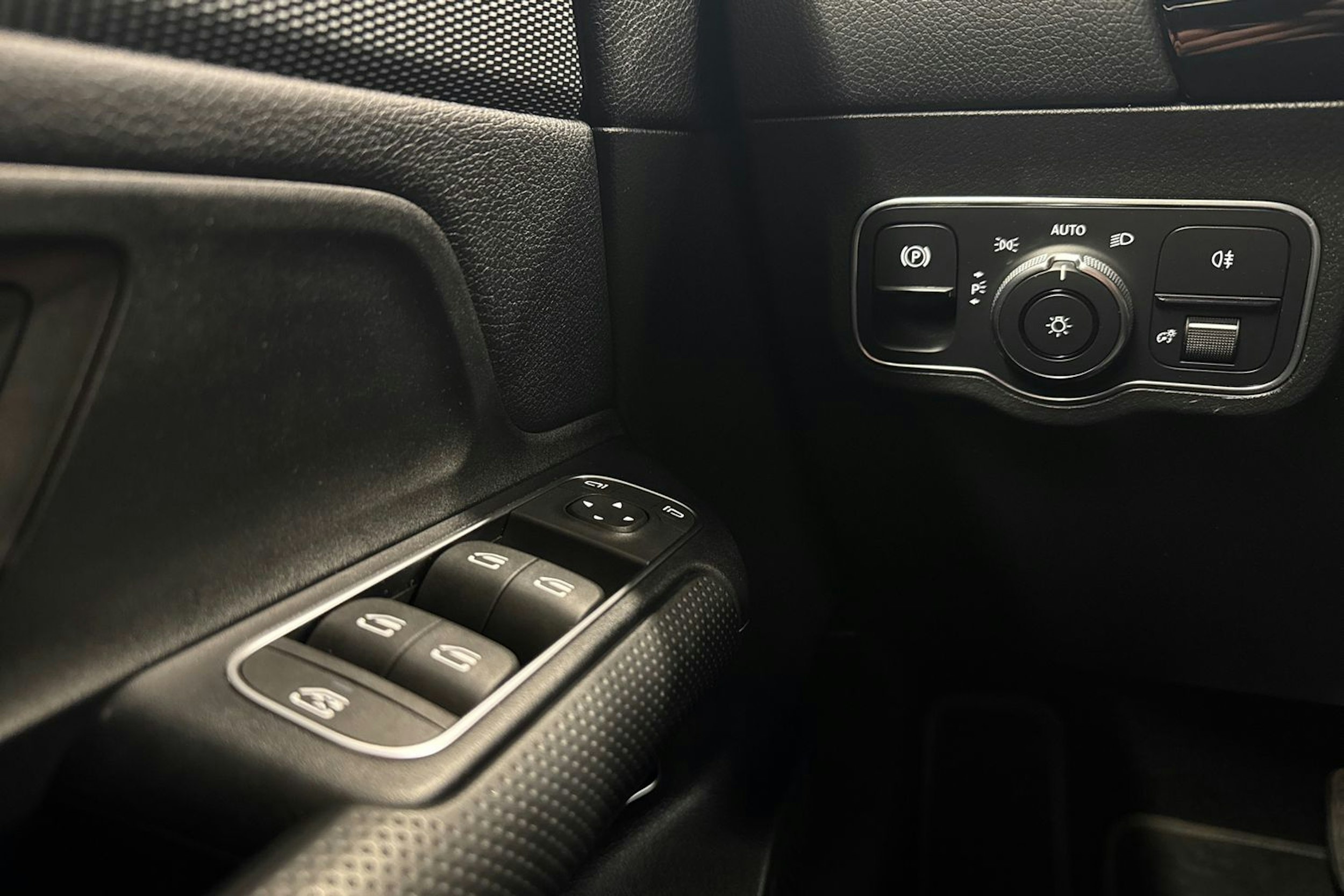 musta Mercedes-Benz GLA 2021 kuva 23.