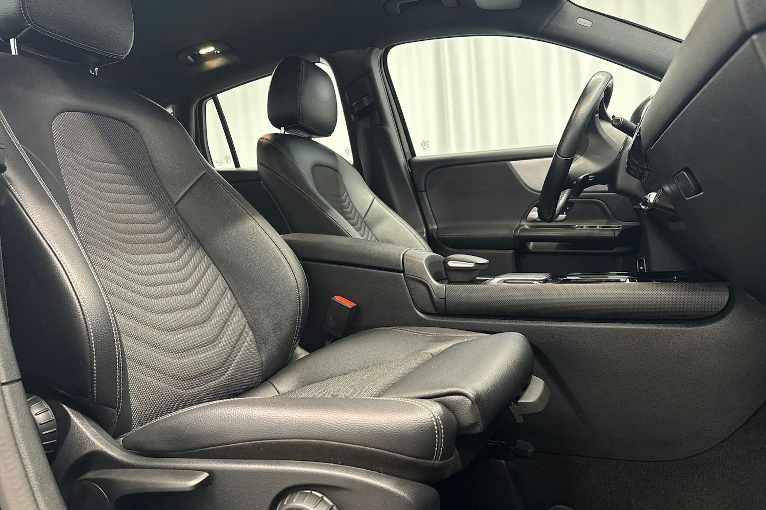 musta Mercedes-Benz GLA 2021 kuva 28.
