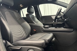 musta Mercedes-Benz GLA 2021 kuva 28.