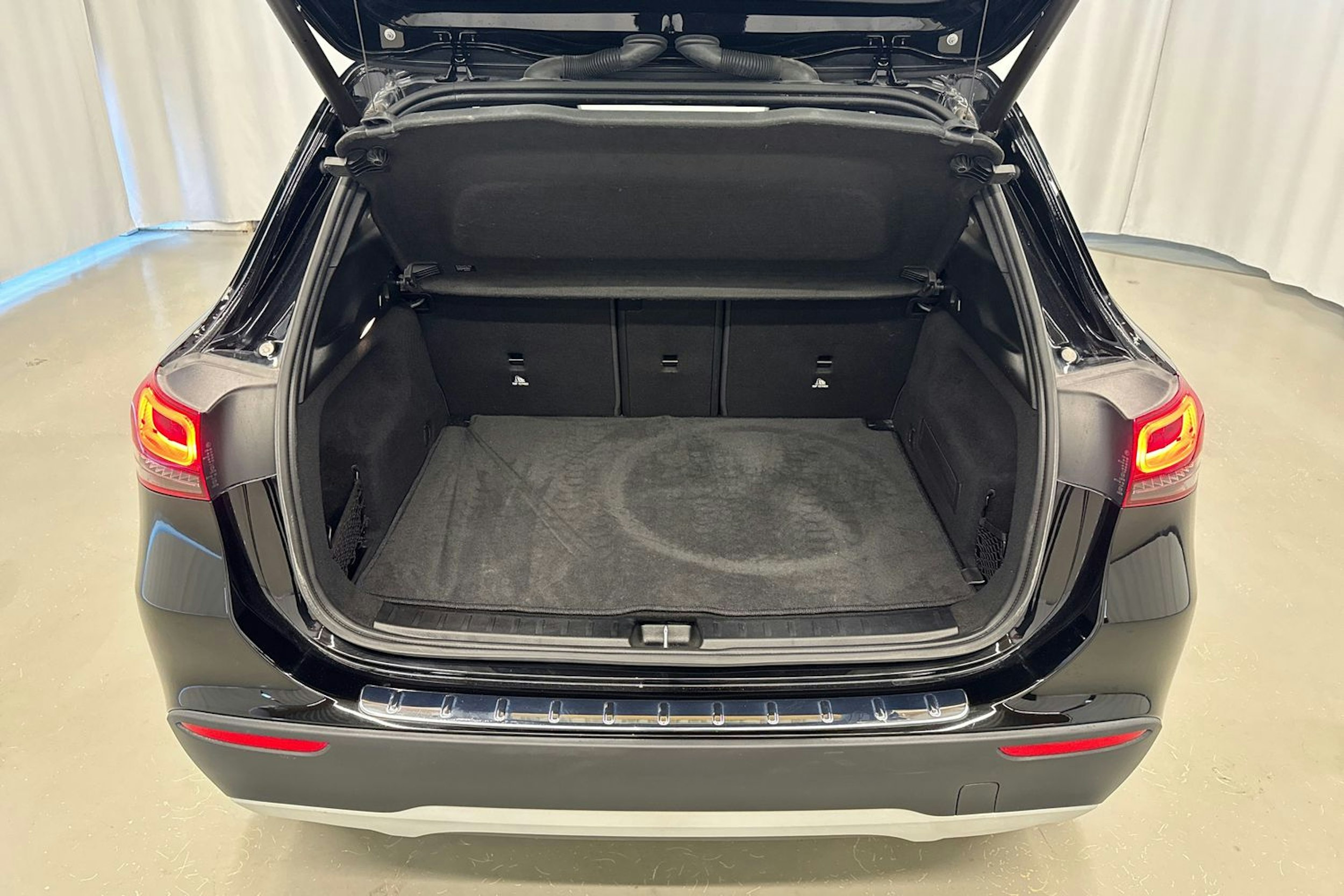 musta Mercedes-Benz GLA 2021 kuva 31.