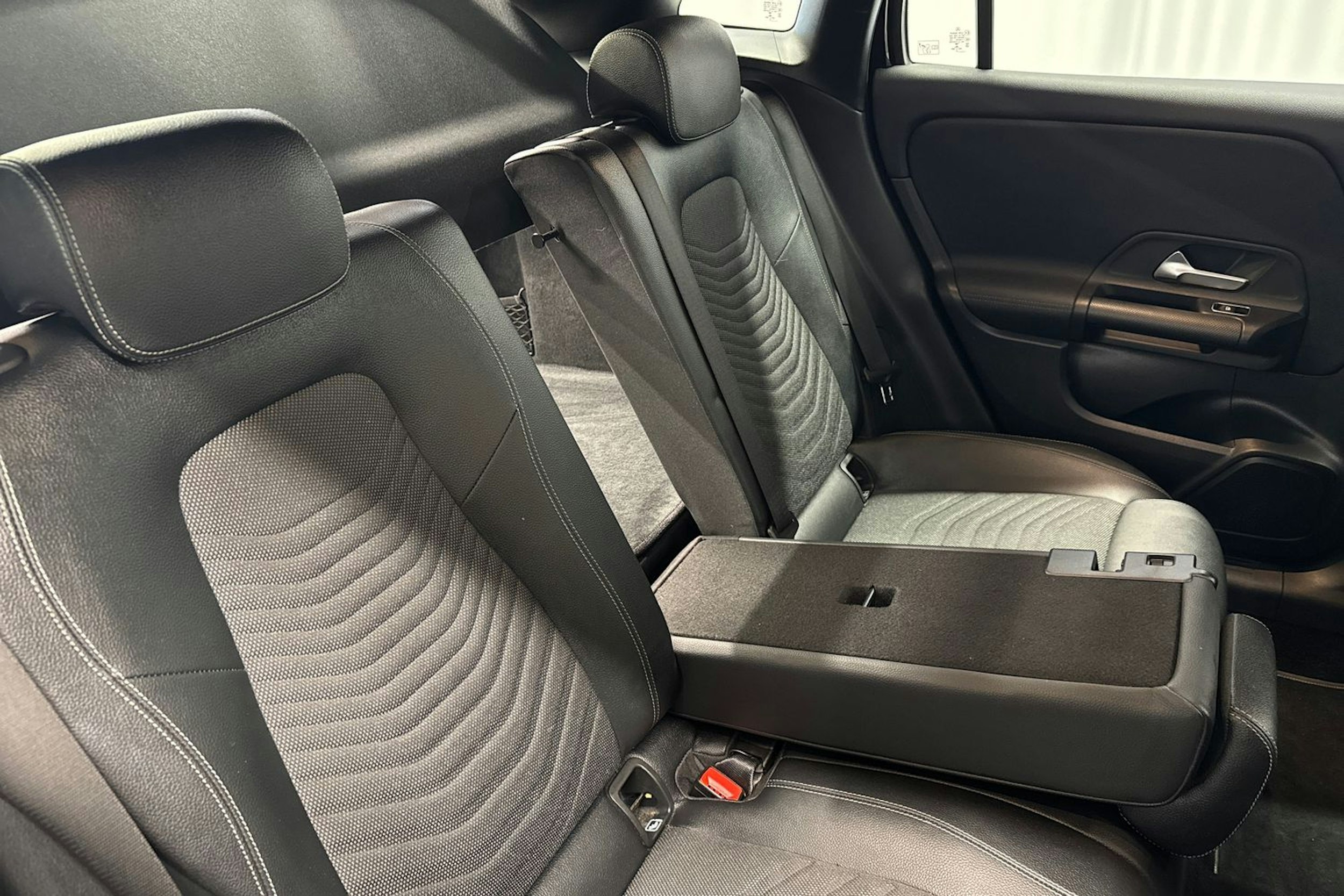 musta Mercedes-Benz GLA 2021 kuva 33.