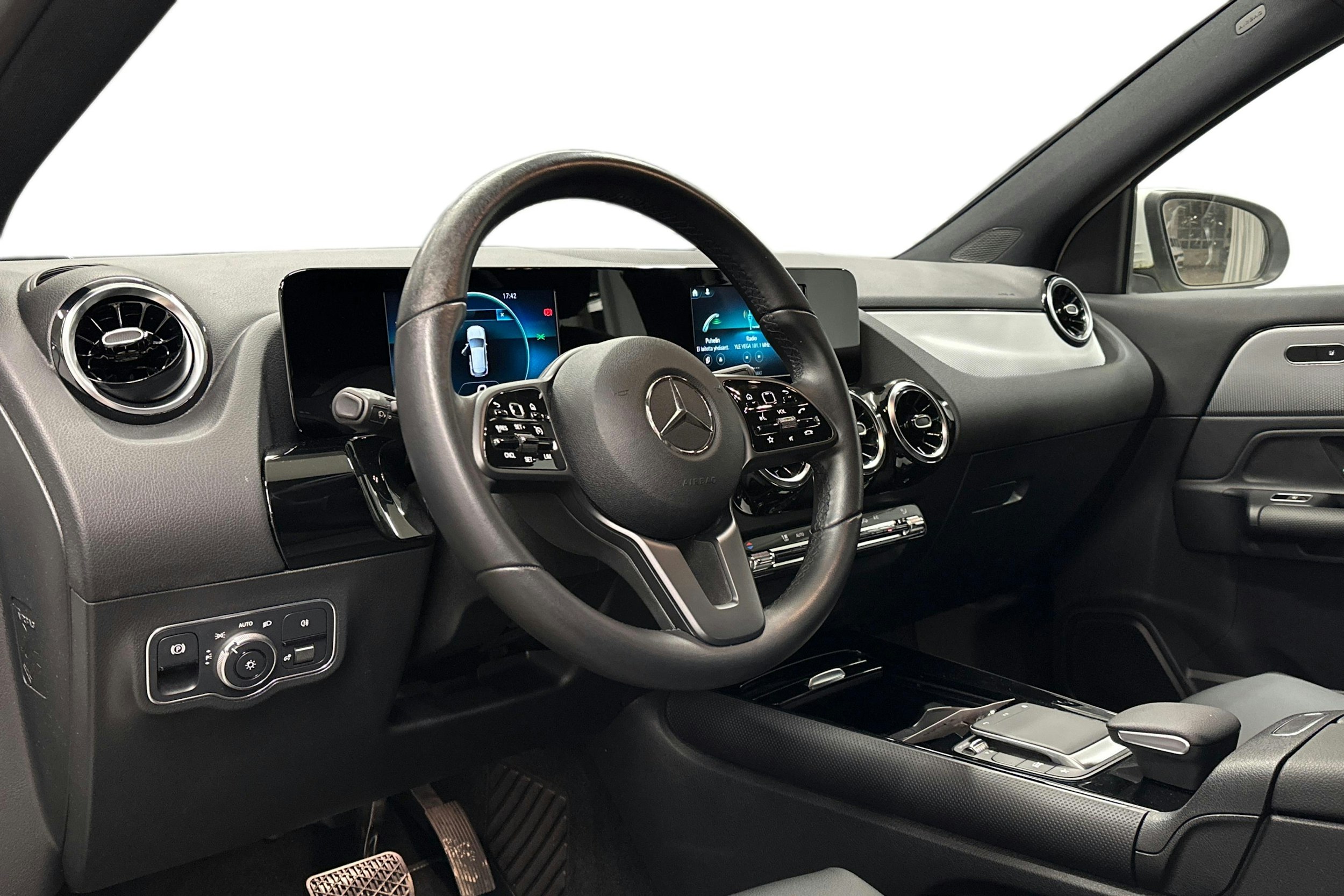 valkoinen Mercedes-Benz GLA 2021 kuva 3.