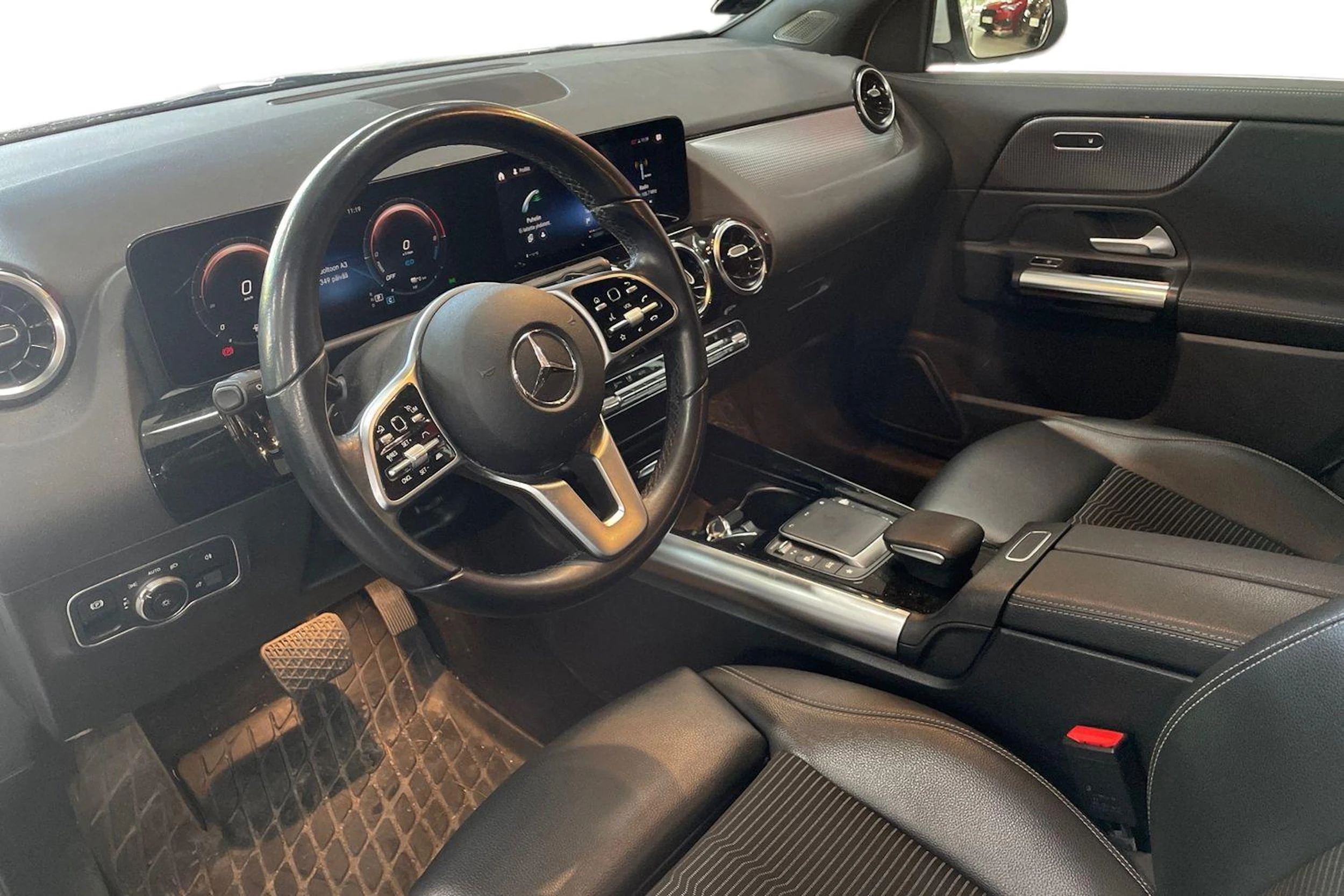 Valkoinen Mercedes-Benz GLA 2021 kuva 3.