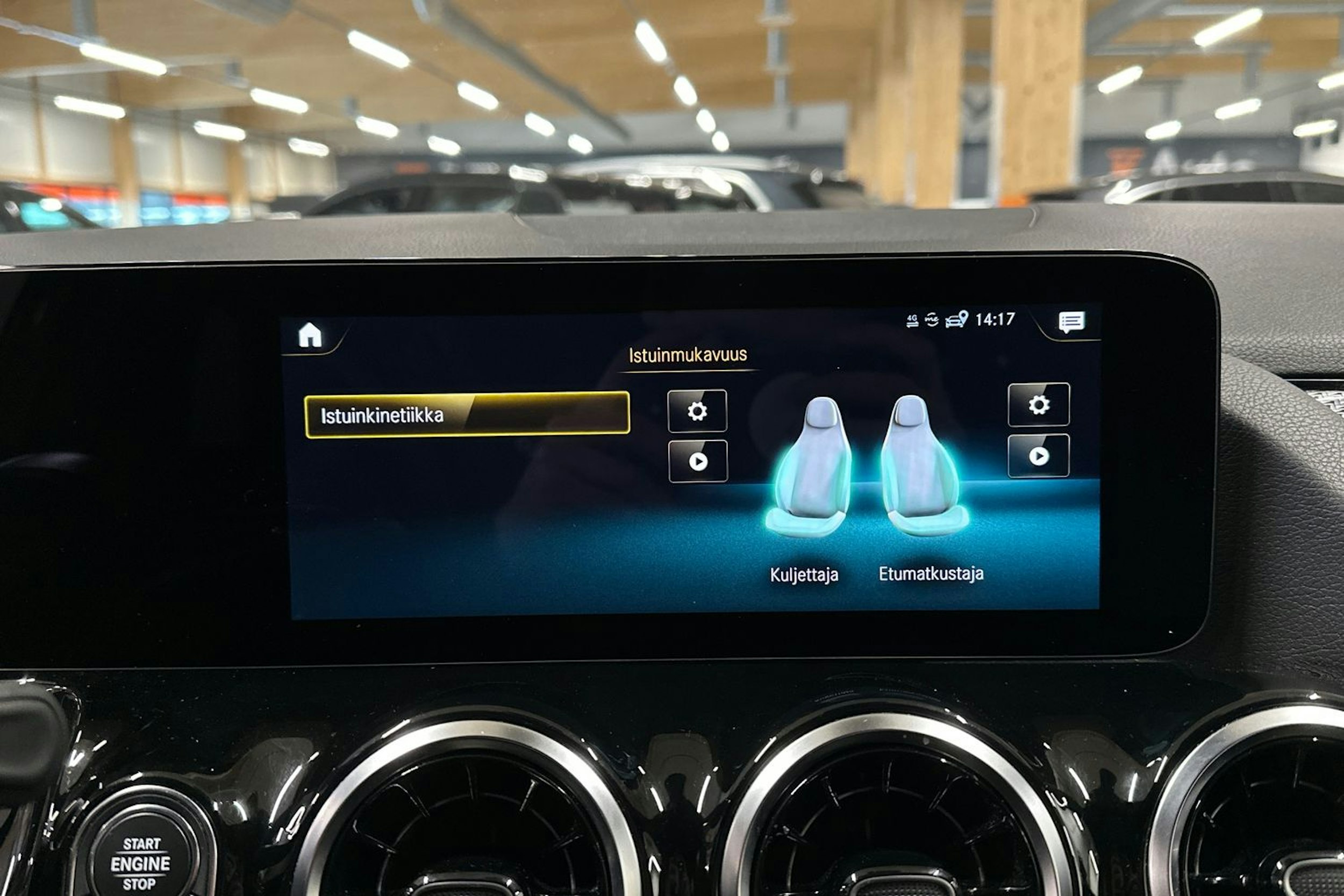 harmaa Mercedes-Benz GLA 2021 kuva 20.