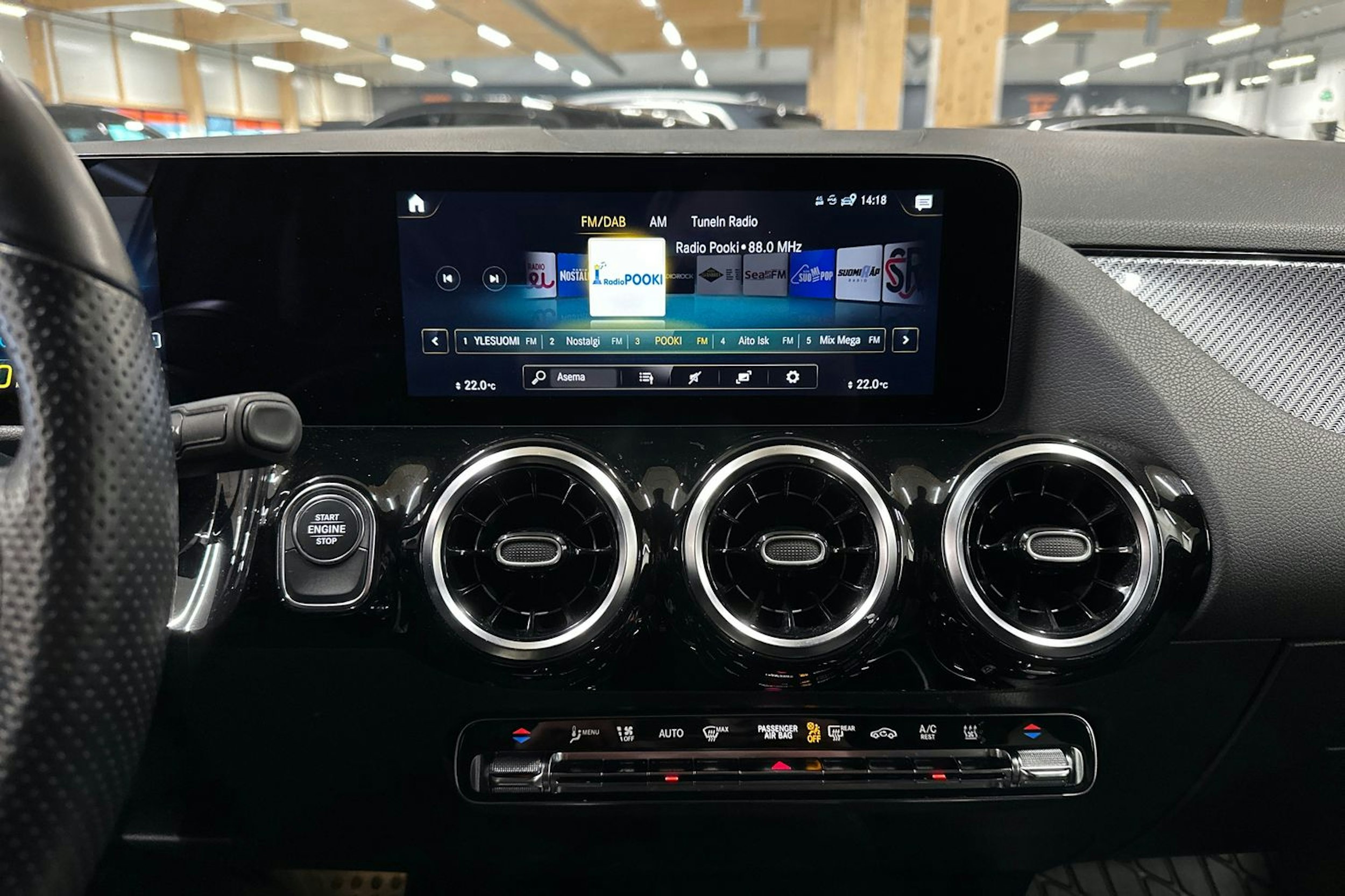 harmaa Mercedes-Benz GLA 2021 kuva 21.