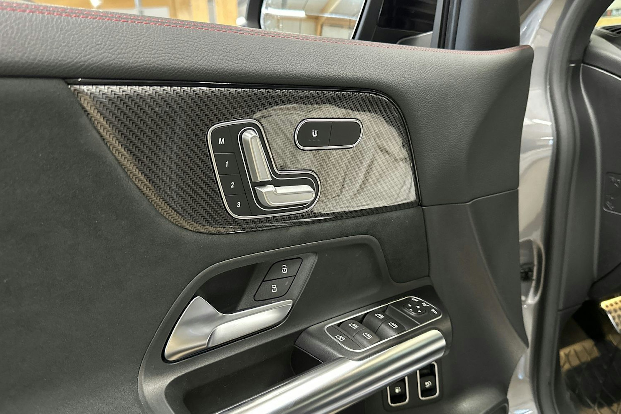 harmaa Mercedes-Benz GLA 2021 kuva 29.