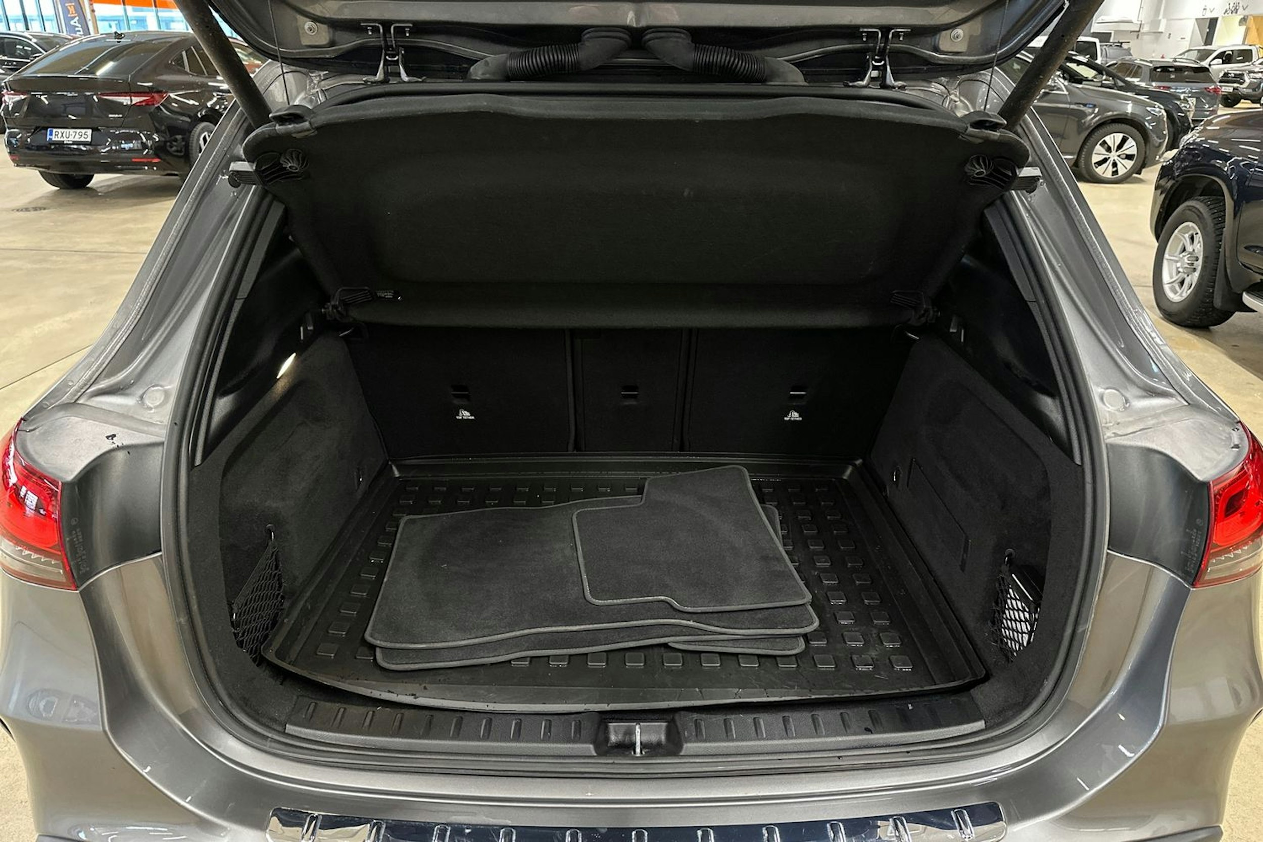 harmaa Mercedes-Benz GLA 2021 kuva 30.