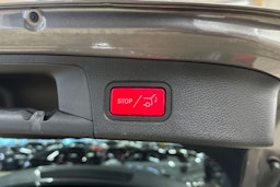 harmaa Mercedes-Benz GLA 2021 kuva 31.