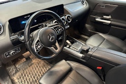 Punainen Mercedes-Benz GLA 2022 kuva 3.