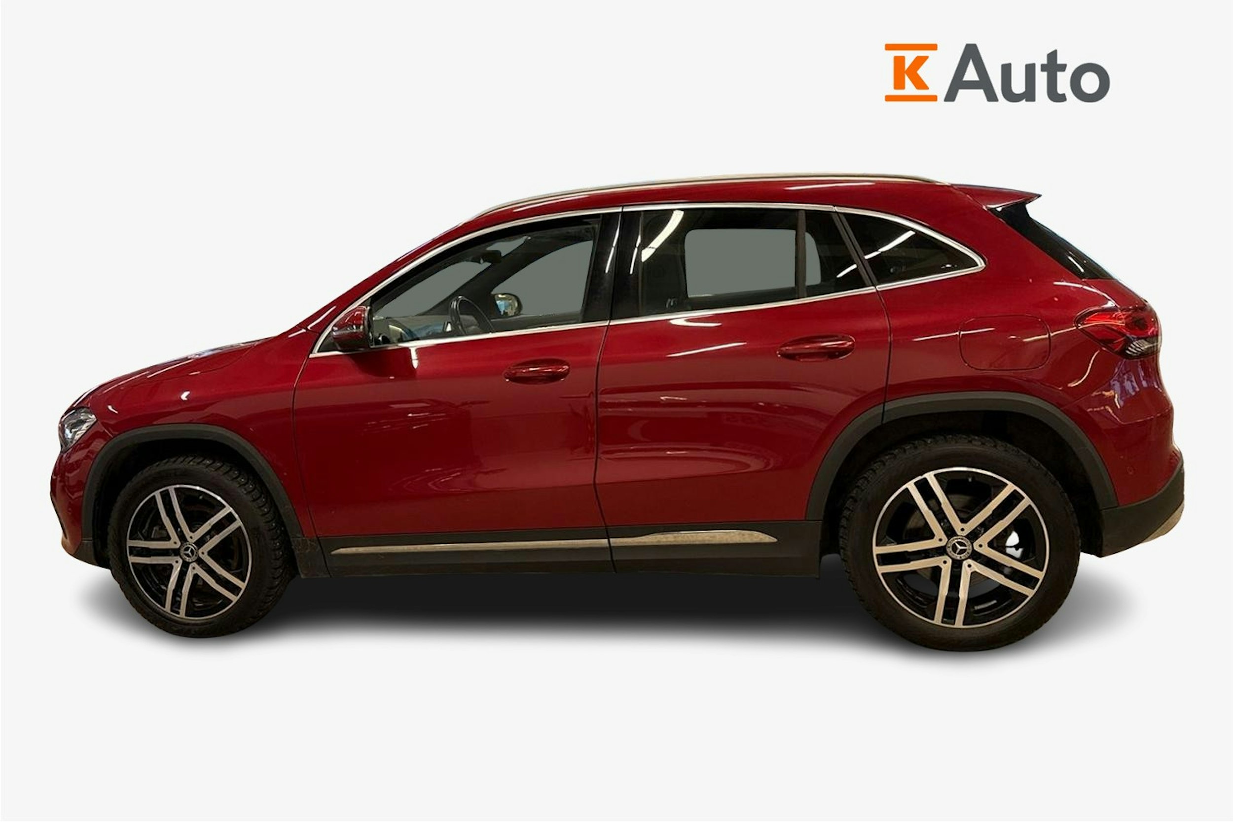 Punainen Mercedes-Benz GLA 2022 kuva 6.