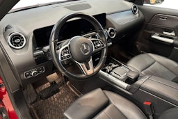 Punainen Mercedes-Benz GLA 2022 kuva 7.