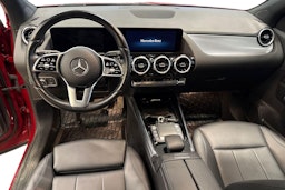 Punainen Mercedes-Benz GLA 2022 kuva 9.