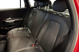 Punainen Mercedes-Benz GLA 2022 kuva 10.