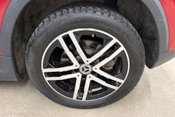 Punainen Mercedes-Benz GLA 2022 kuva 13.