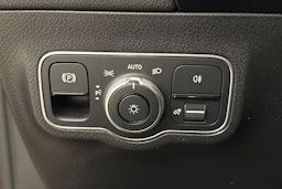 Punainen Mercedes-Benz GLA 2022 kuva 17.