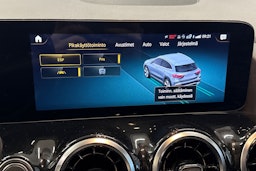 Punainen Mercedes-Benz GLA 2022 kuva 19.