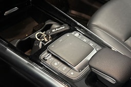 Punainen Mercedes-Benz GLA 2022 kuva 23.