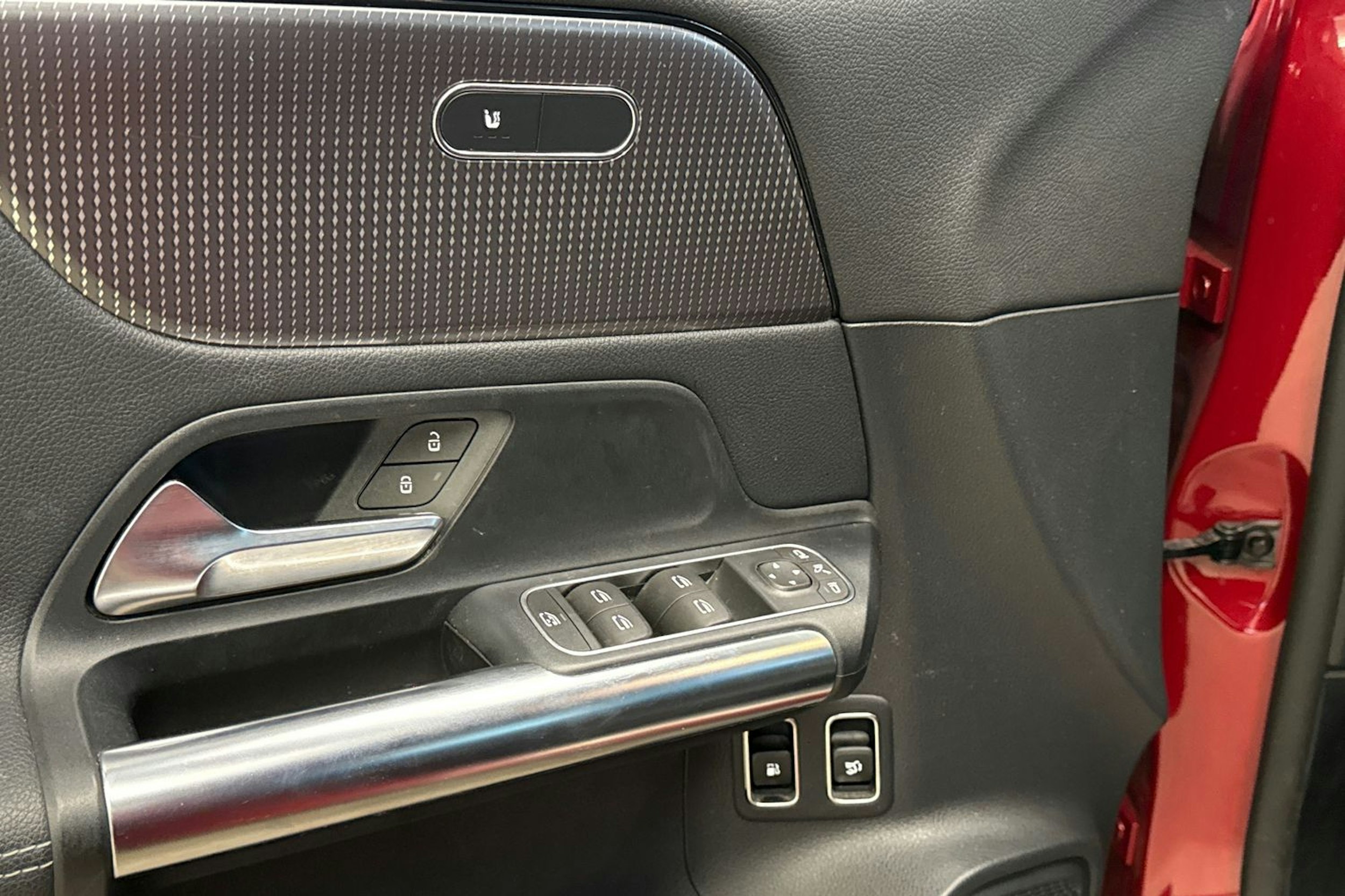 Punainen Mercedes-Benz GLA 2022 kuva 25.