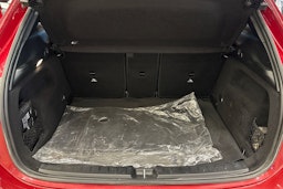 Punainen Mercedes-Benz GLA 2022 kuva 27.