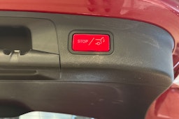 Punainen Mercedes-Benz GLA 2022 kuva 28.