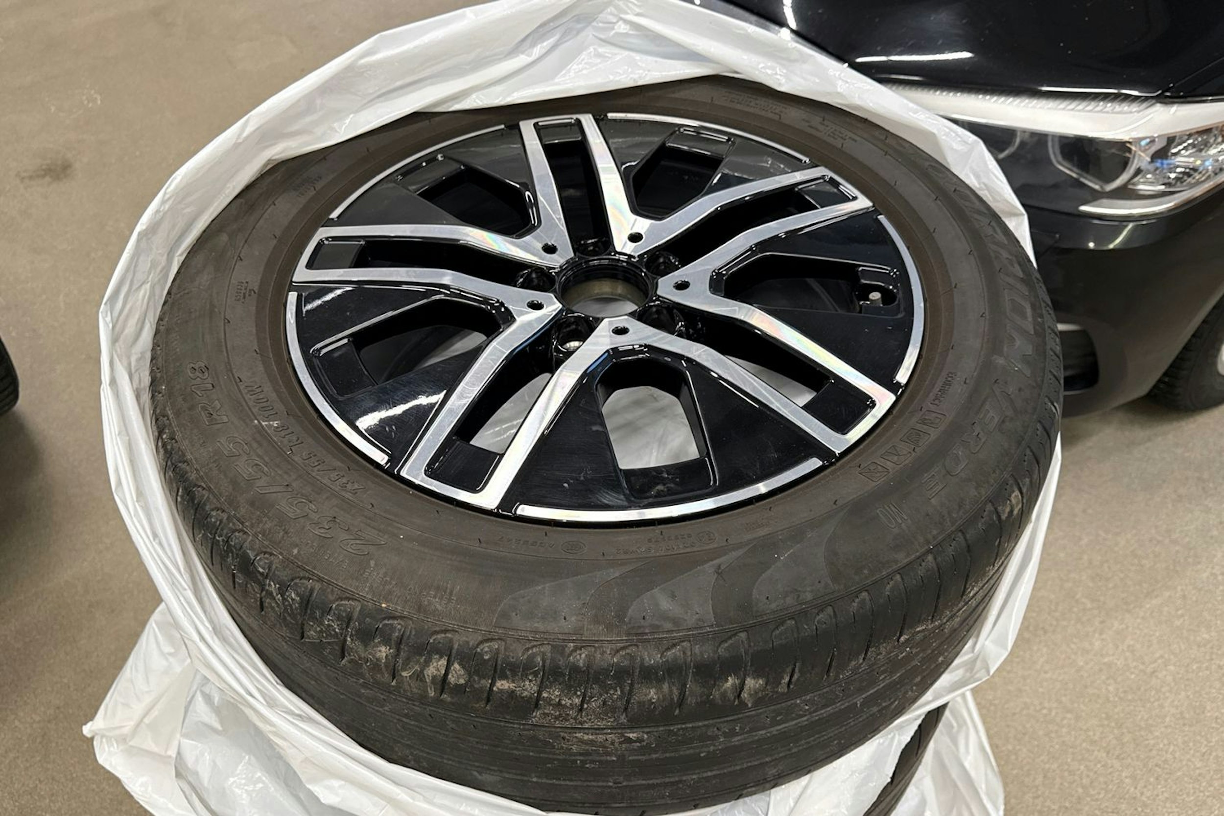 Punainen Mercedes-Benz GLA 2022 kuva 29.