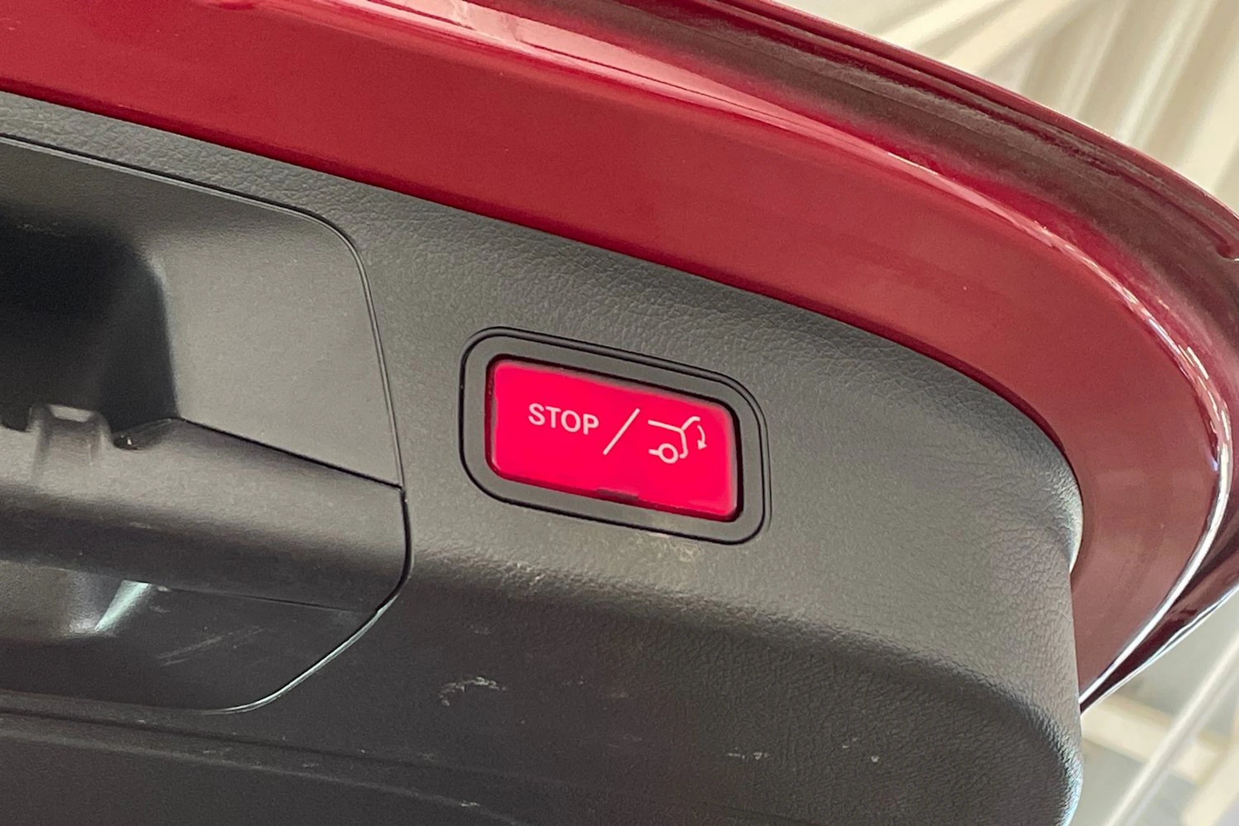 met. punainen Mercedes-Benz GLA 2022 kuva 31.