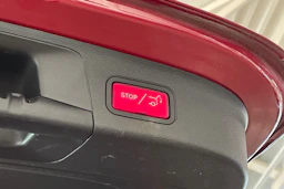 met. punainen Mercedes-Benz GLA 2022 kuva 31.