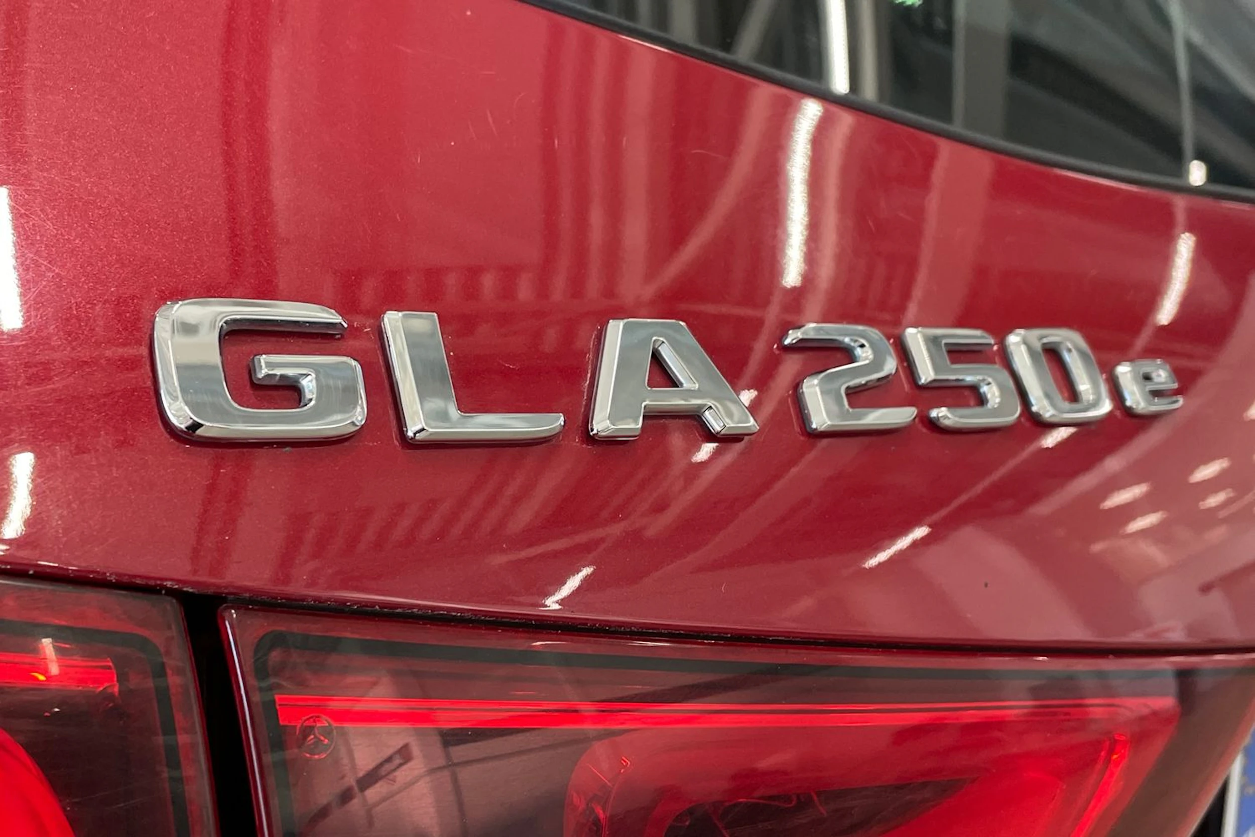 met. punainen Mercedes-Benz GLA 2022 kuva 34.