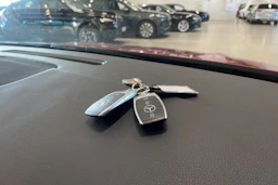 met. punainen Mercedes-Benz GLA 2022 kuva 35.