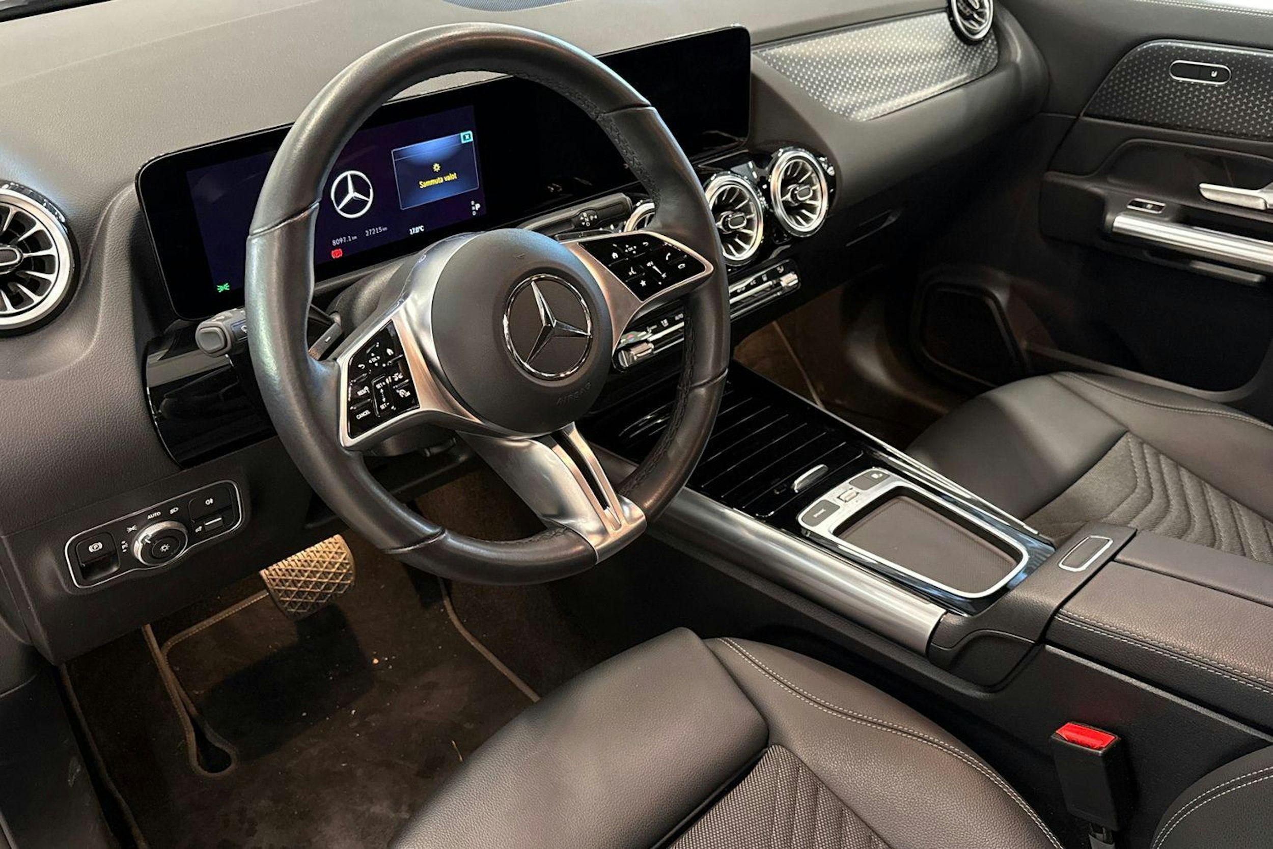 harmaa Mercedes-Benz GLA 2024 kuva 7.