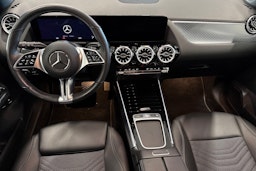 harmaa Mercedes-Benz GLA 2024 kuva 9.