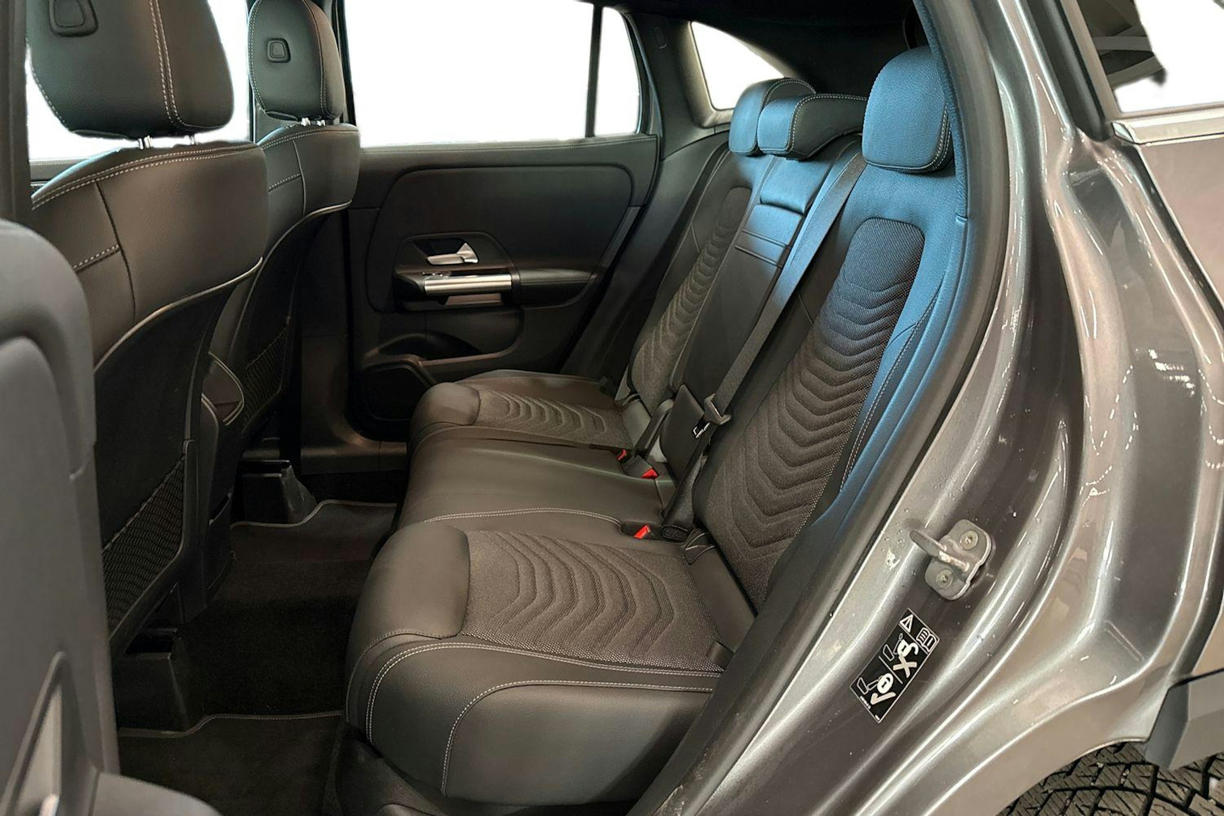 harmaa Mercedes-Benz GLA 2024 kuva 10.